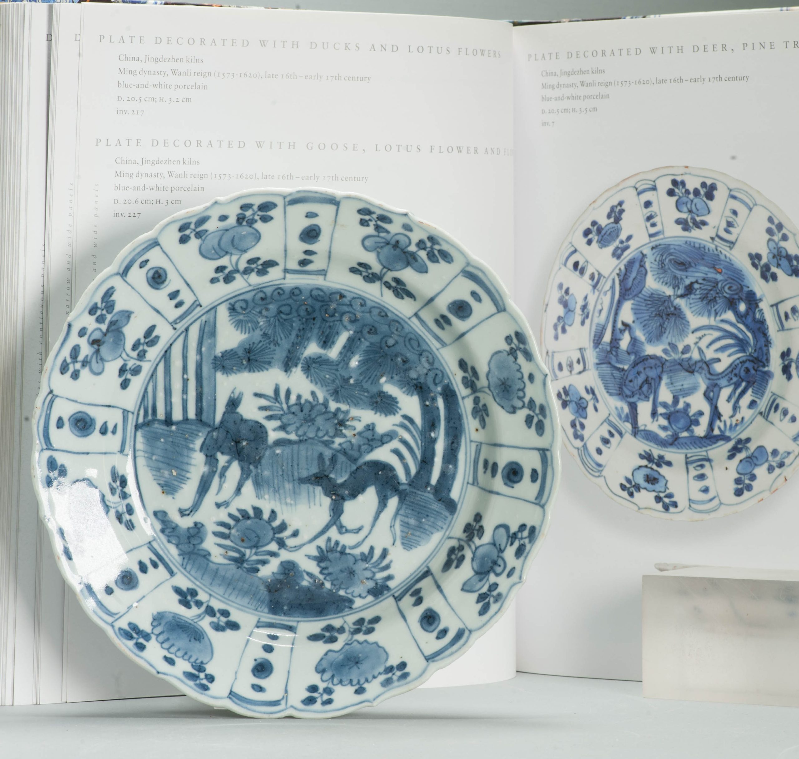 Antique Chinese Porcelain Ca 1600 Wanli Period plate Landscape Deer Birds