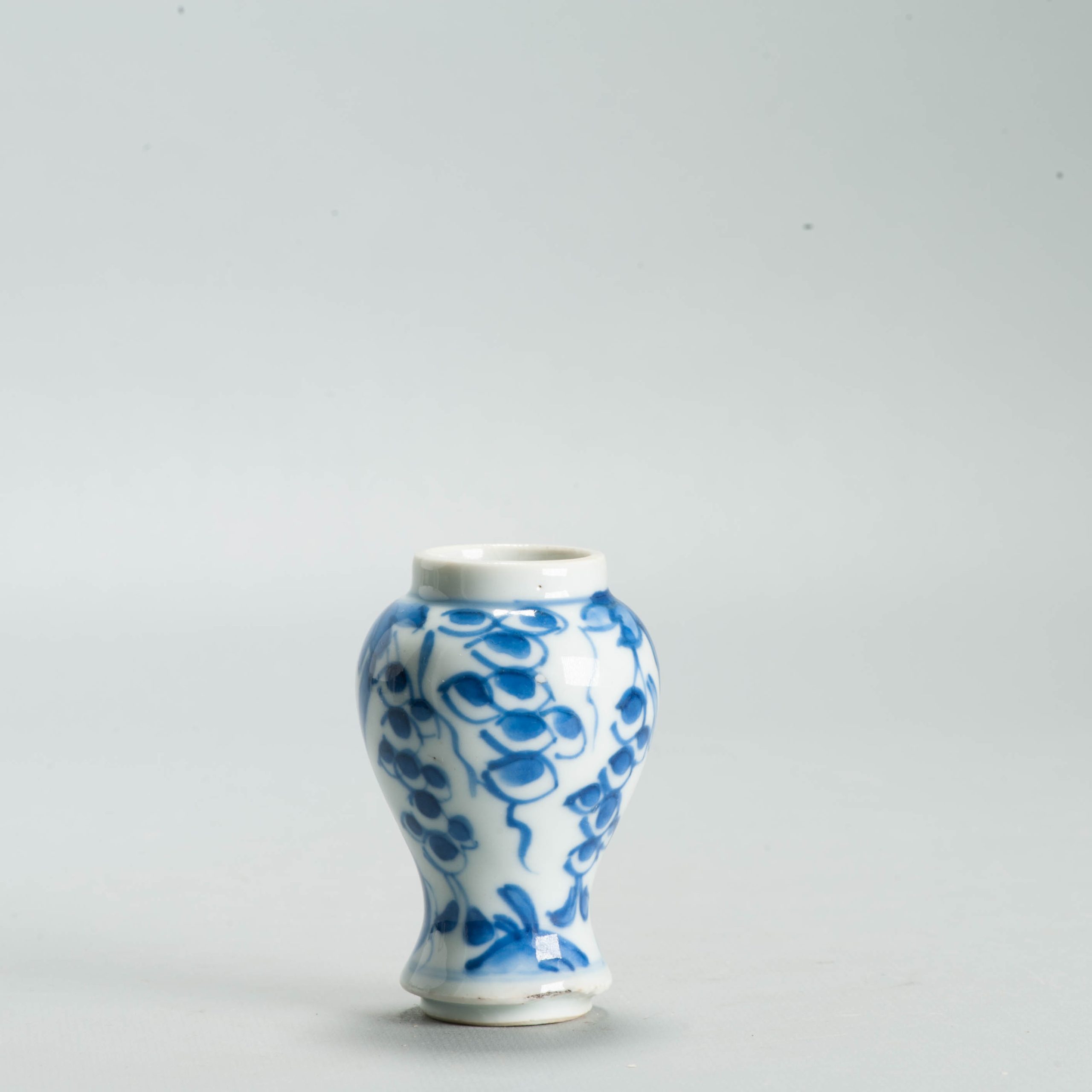 Antique Kangxi Chinese Blue & White Porcelain Miniature Vase Grapevines