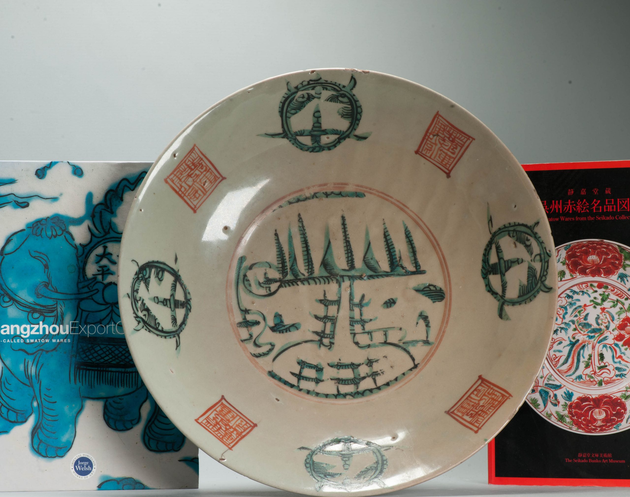 Antique Chinese 16/17C Chinese Porcelain Dish Swatow landscape Pagode Enamel