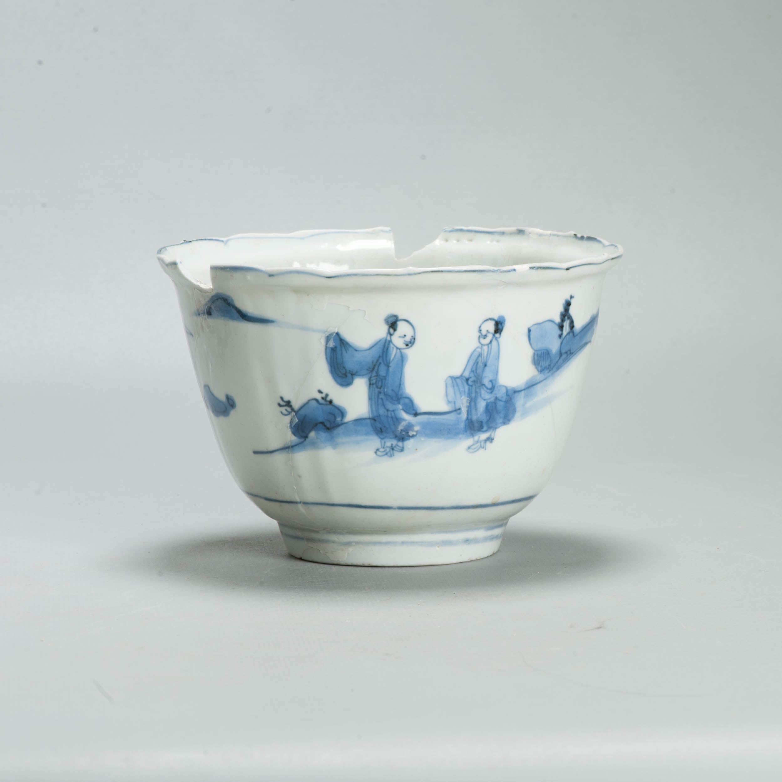 Antique Late Ming or Transitional 17th c Chinese Porcelain China Dish JI character