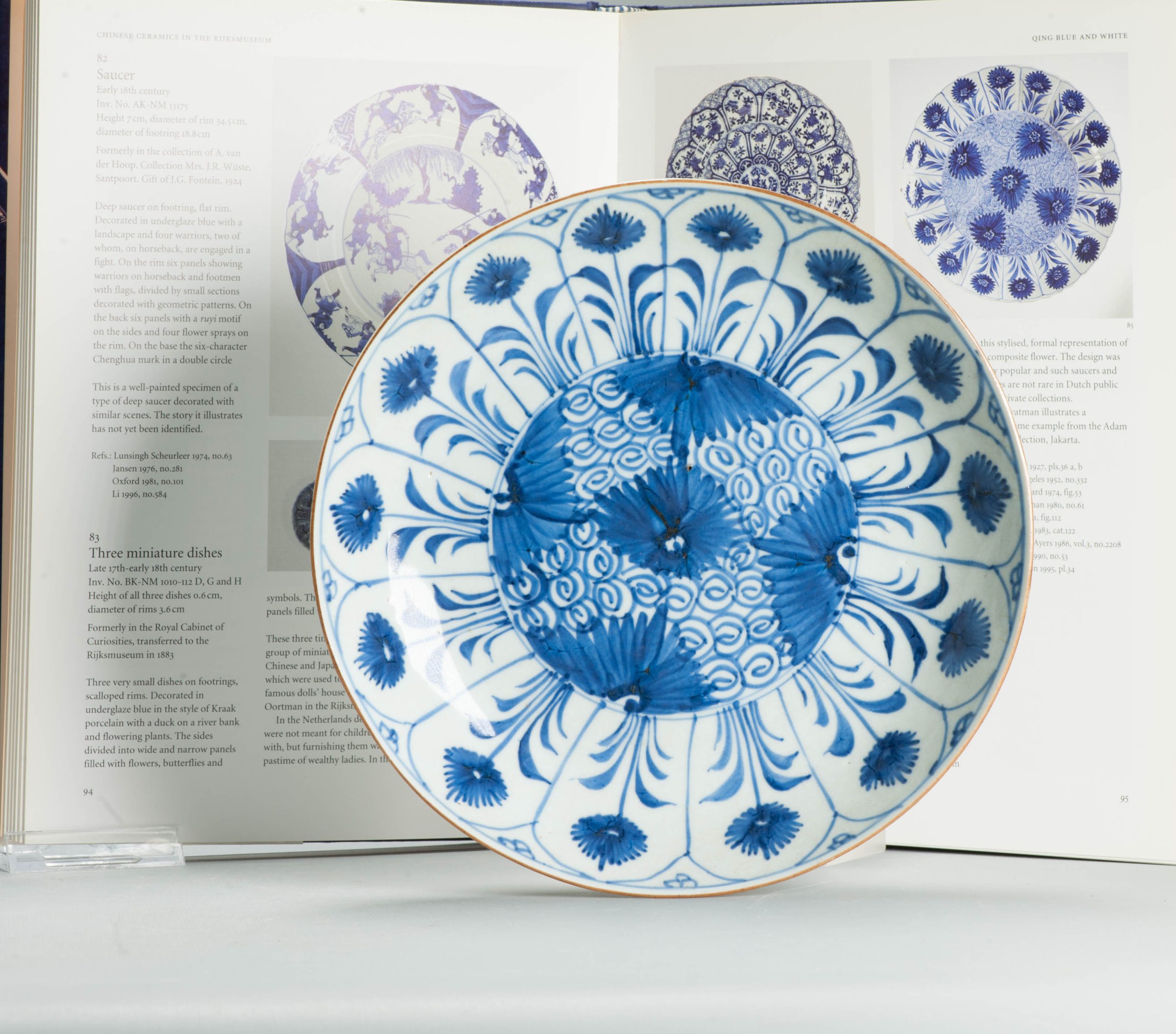 Antique c.1700 Kangxi Period Chinese Porcelain Aster Pattern Floral Plate