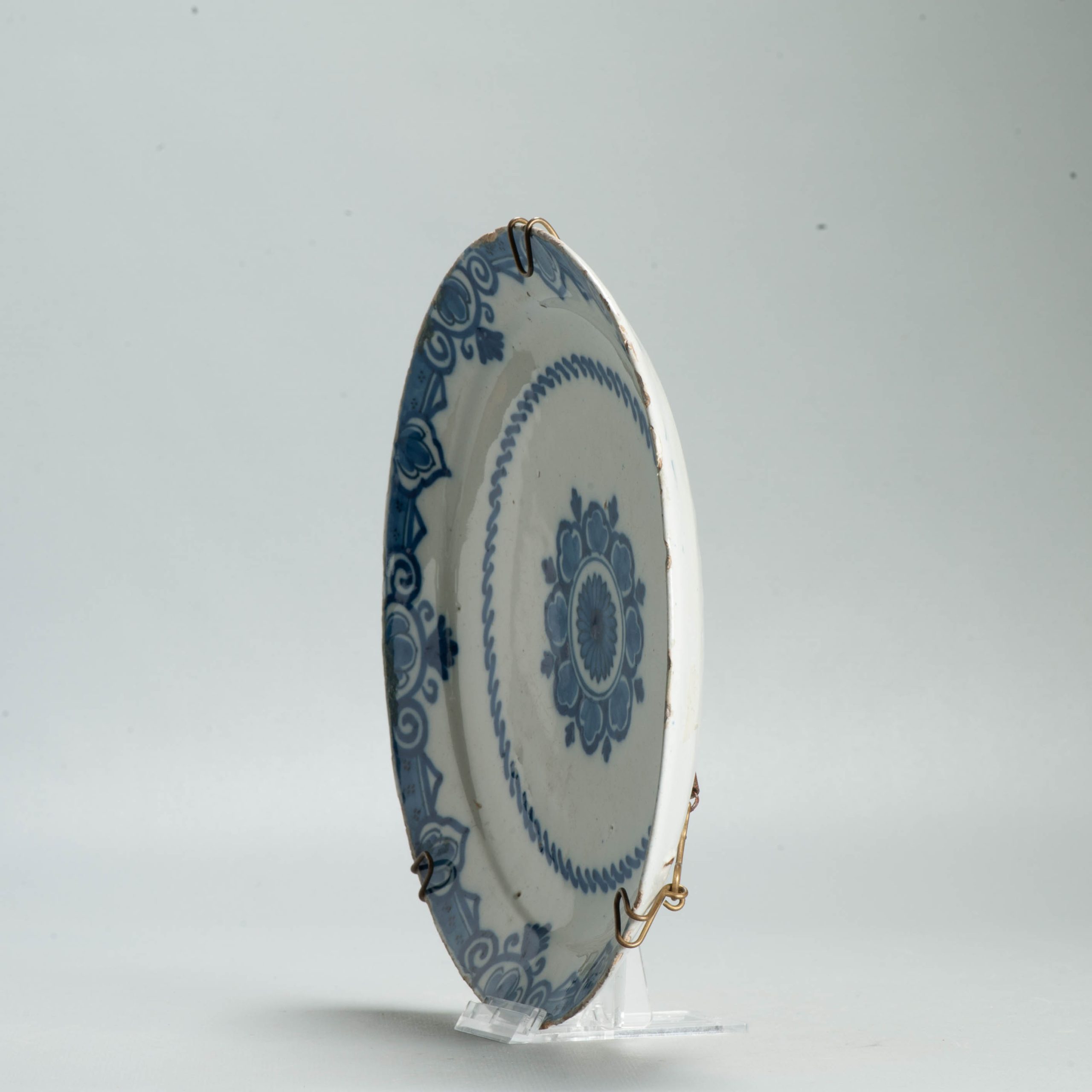 Antique beautifull Delftware plate with a geomatric scene 18th century. Delft - Image 5