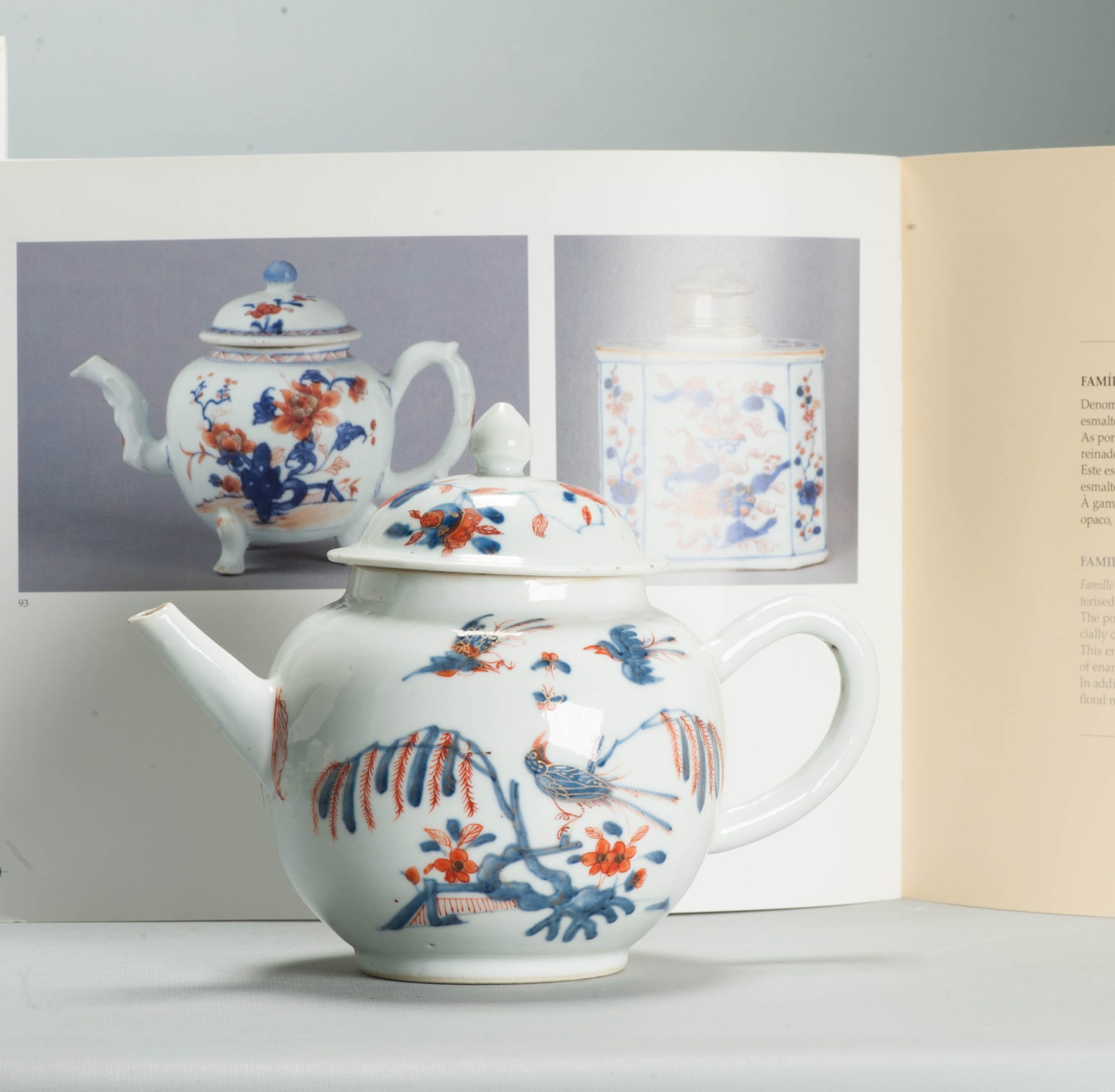 Large Antique Kangxi Ca 1700 Chinese Porcelain Tea pot Imari China Flower