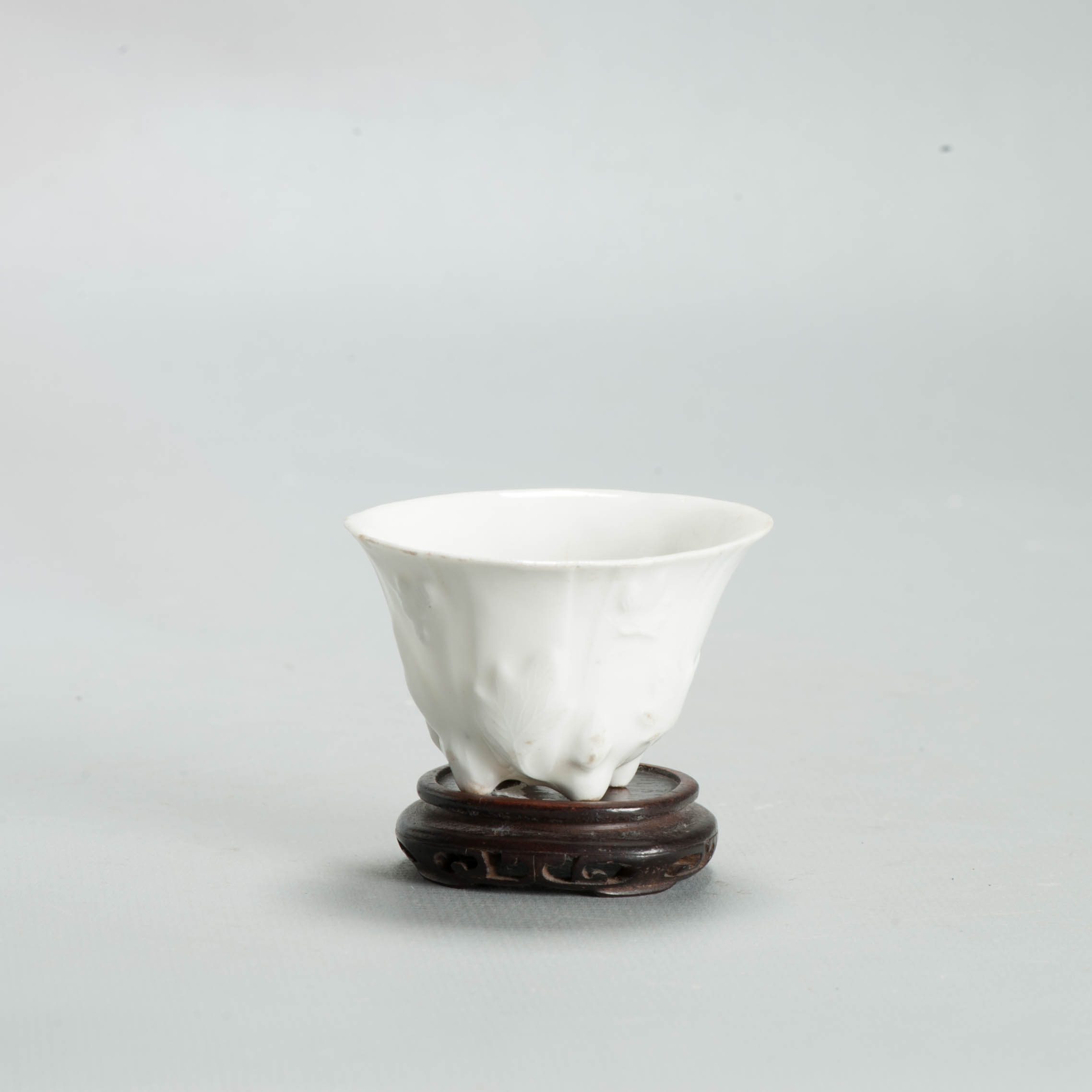Antique Chinese Rare 17th C Dehua Blanc de Chine Libation Cup Flowers Insects - 图片 9