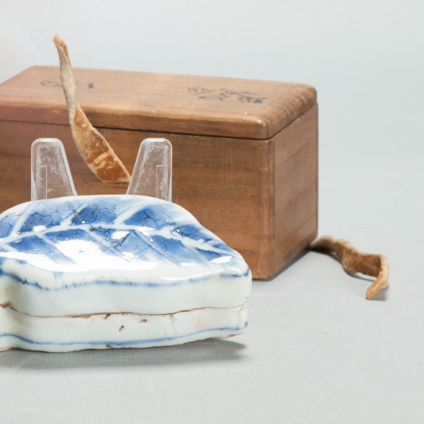 Rare 17th C Chinese Porcelain Ming Period Leaf Shaped Incense Container - 图片 7