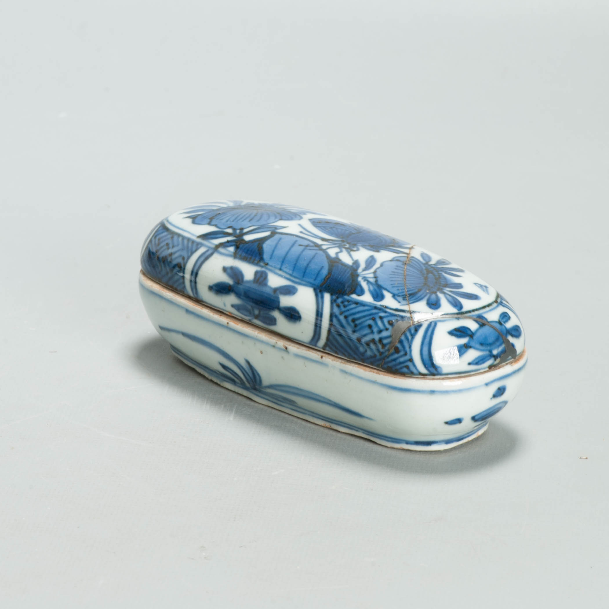 Antique Ming Wanli Chinese Kraak Porcelain Betel Box Flowers Butterflies 17C - Image 7