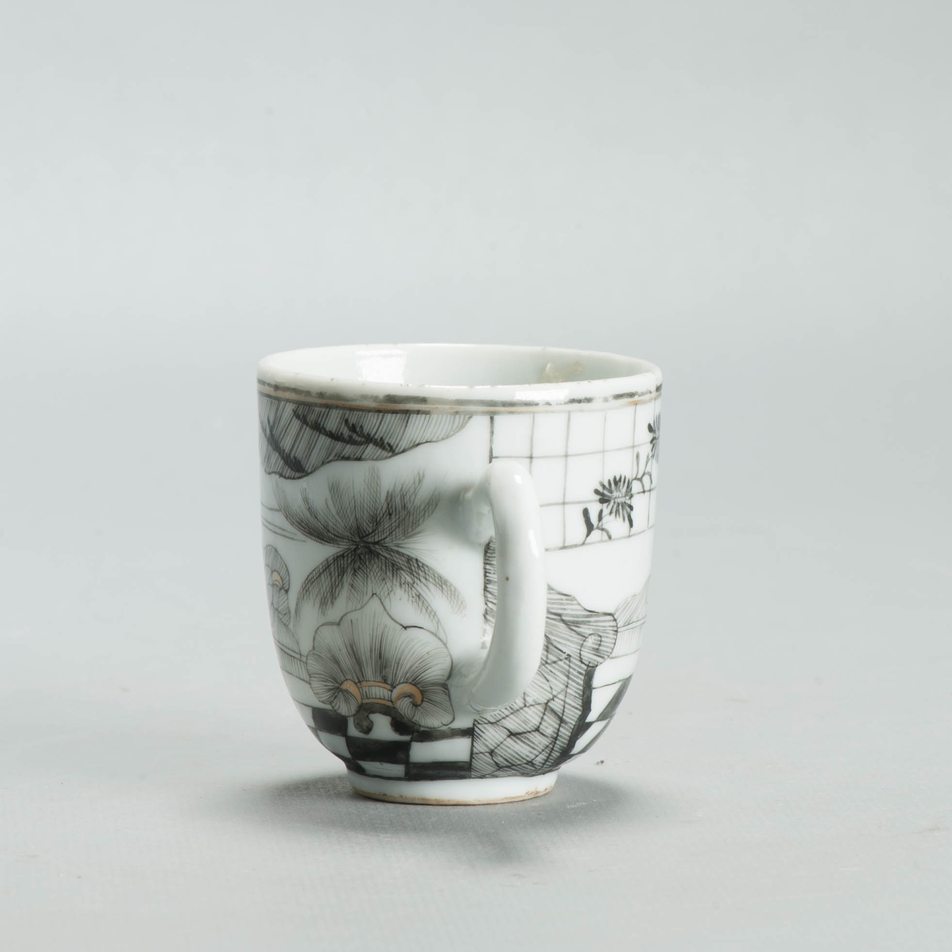 Antique 1730-50 Chinese Porcelain Coffee Cup Encre de Chine Figural Scene - Image 7
