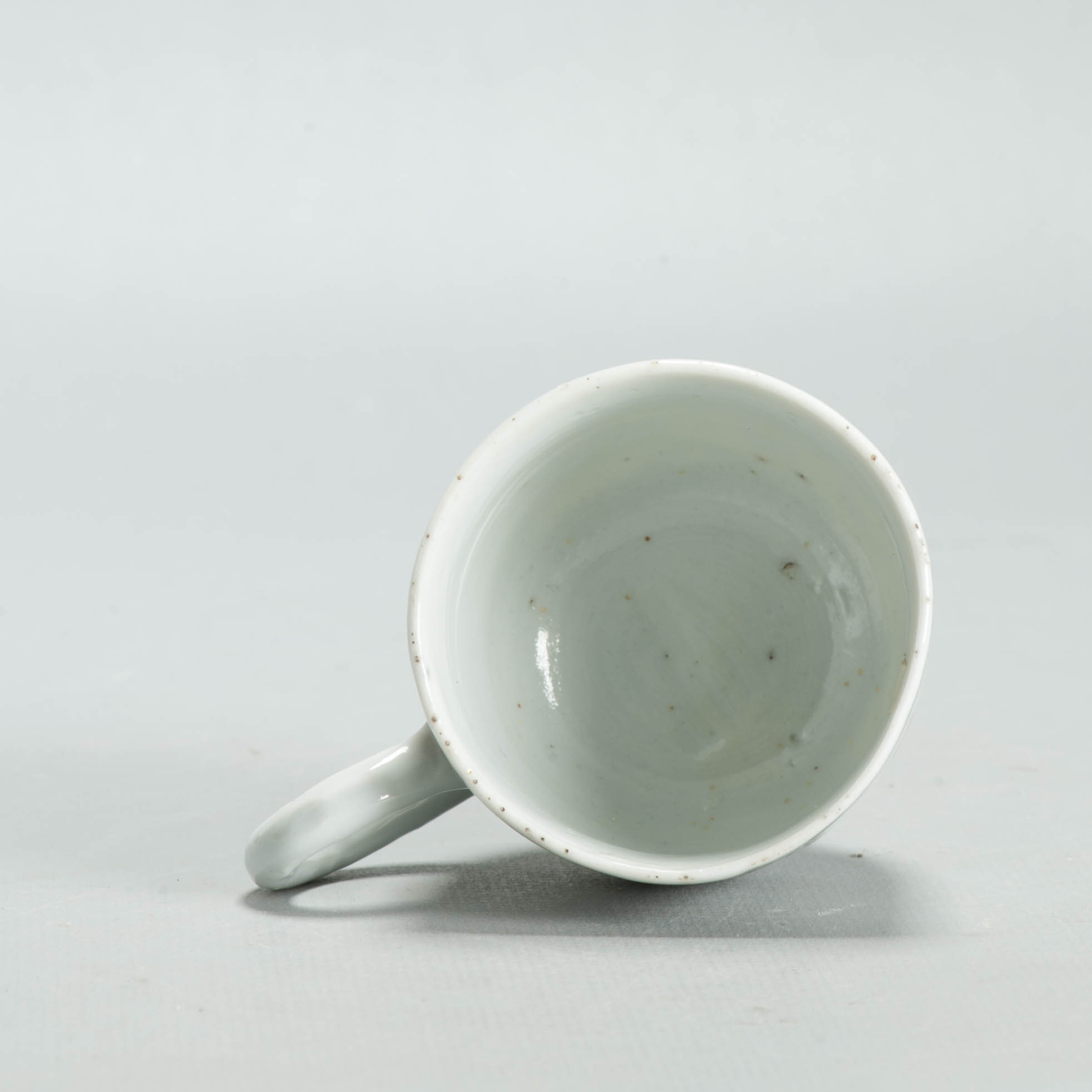 Antique 1730-50 Chinese Porcelain Coffee Cup Encre de Chine Figural Scene - Image 3