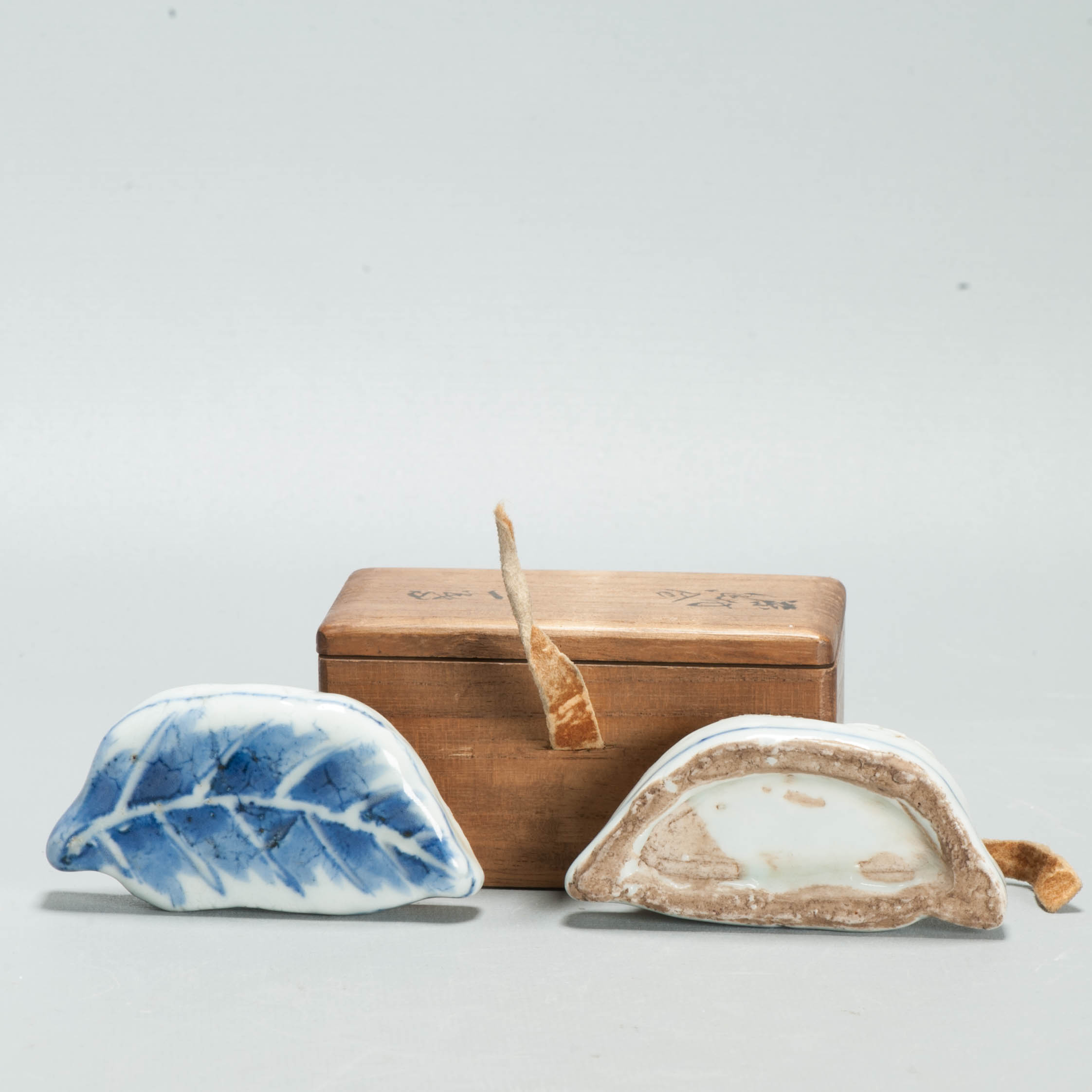 Rare 17th C Chinese Porcelain Ming Period Leaf Shaped Incense Container - 图片 6