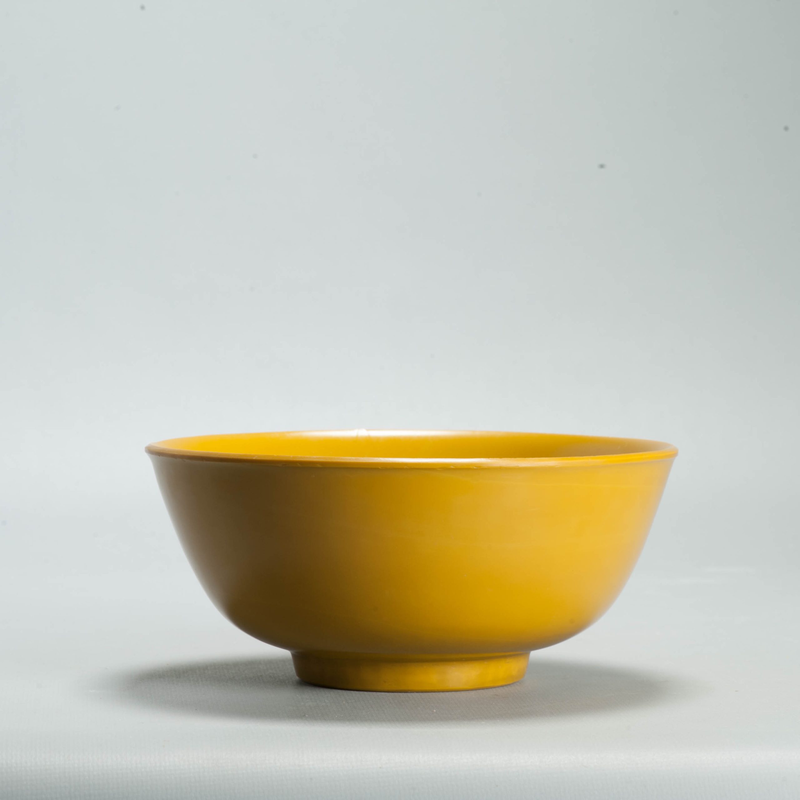 Antique Chinese 19th/20th Century Peking Glass Bowl Mustard Yellow Monochrome - Image 4