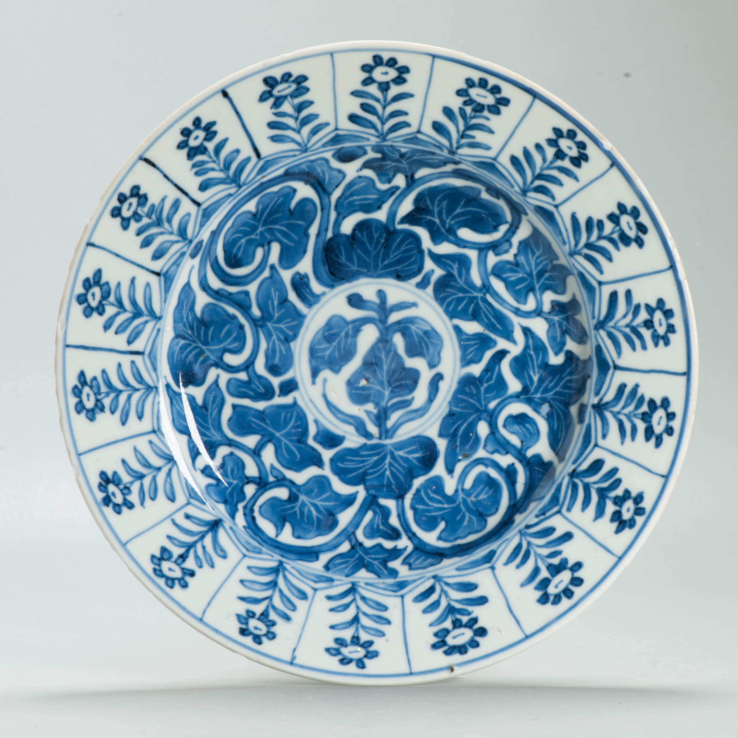 Antique Chinese Kangxi Period Blue White Porcelain Dish Floral Leaf Scroll Qing - Image 5