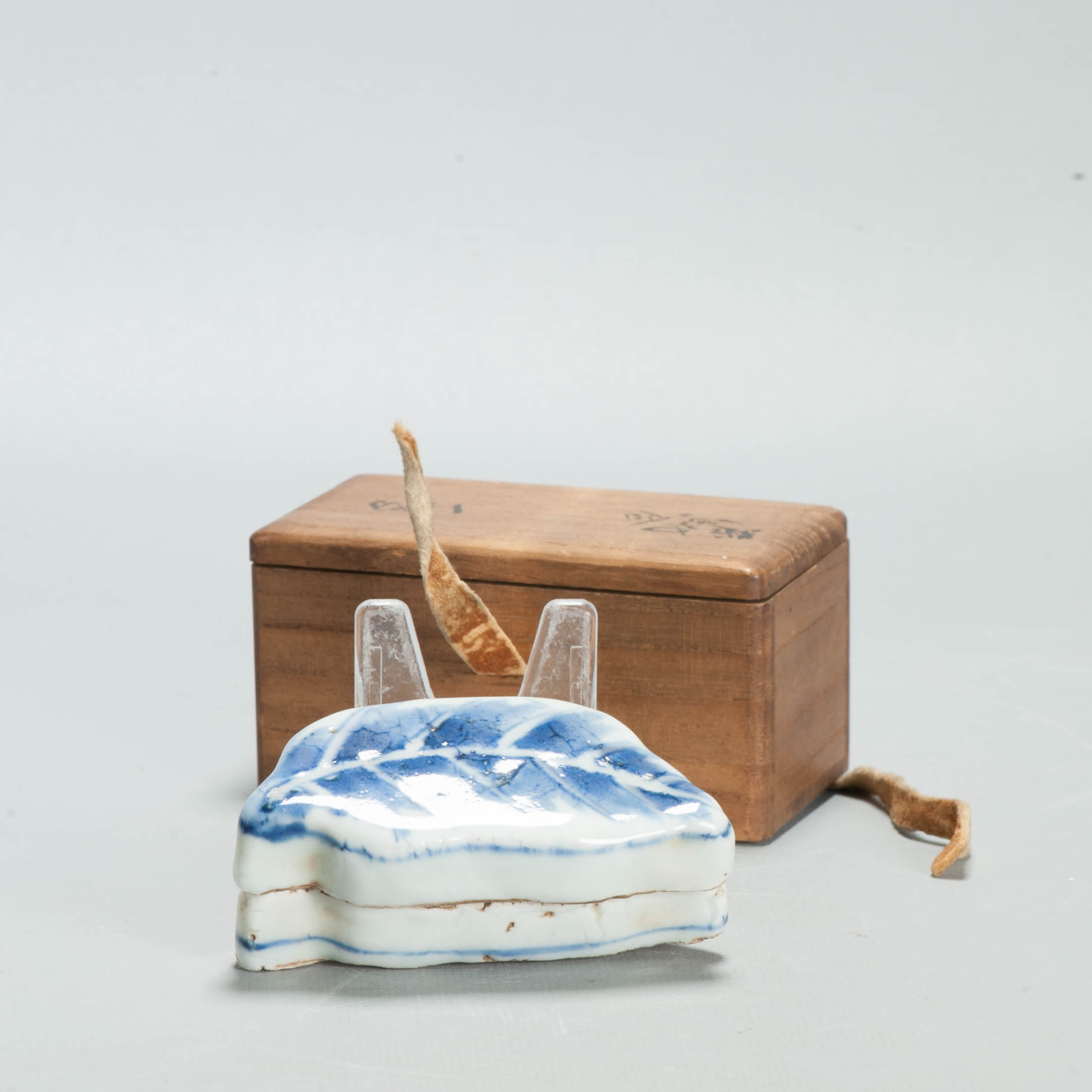Rare 17th C Chinese Porcelain Ming Period Leaf Shaped Incense Container - 图片 8