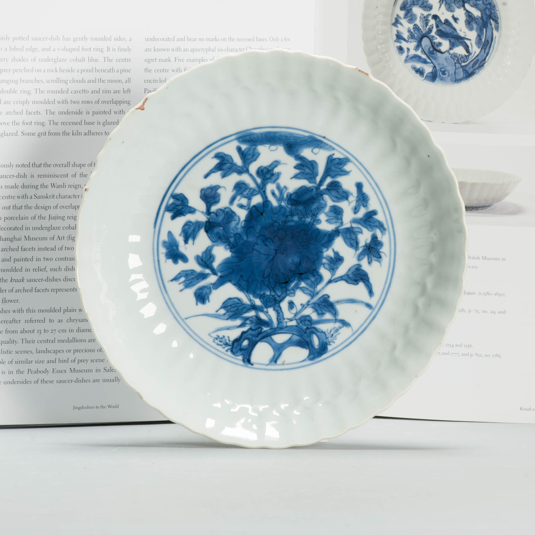 Antique Ming Wanli Chinese Kraak Porcelain Blue White Peony Plate Chenghua Mark