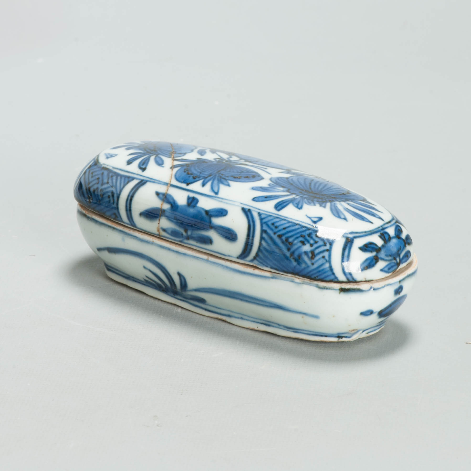 Antique Ming Wanli Chinese Kraak Porcelain Betel Box Flowers Butterflies 17C - Image 4