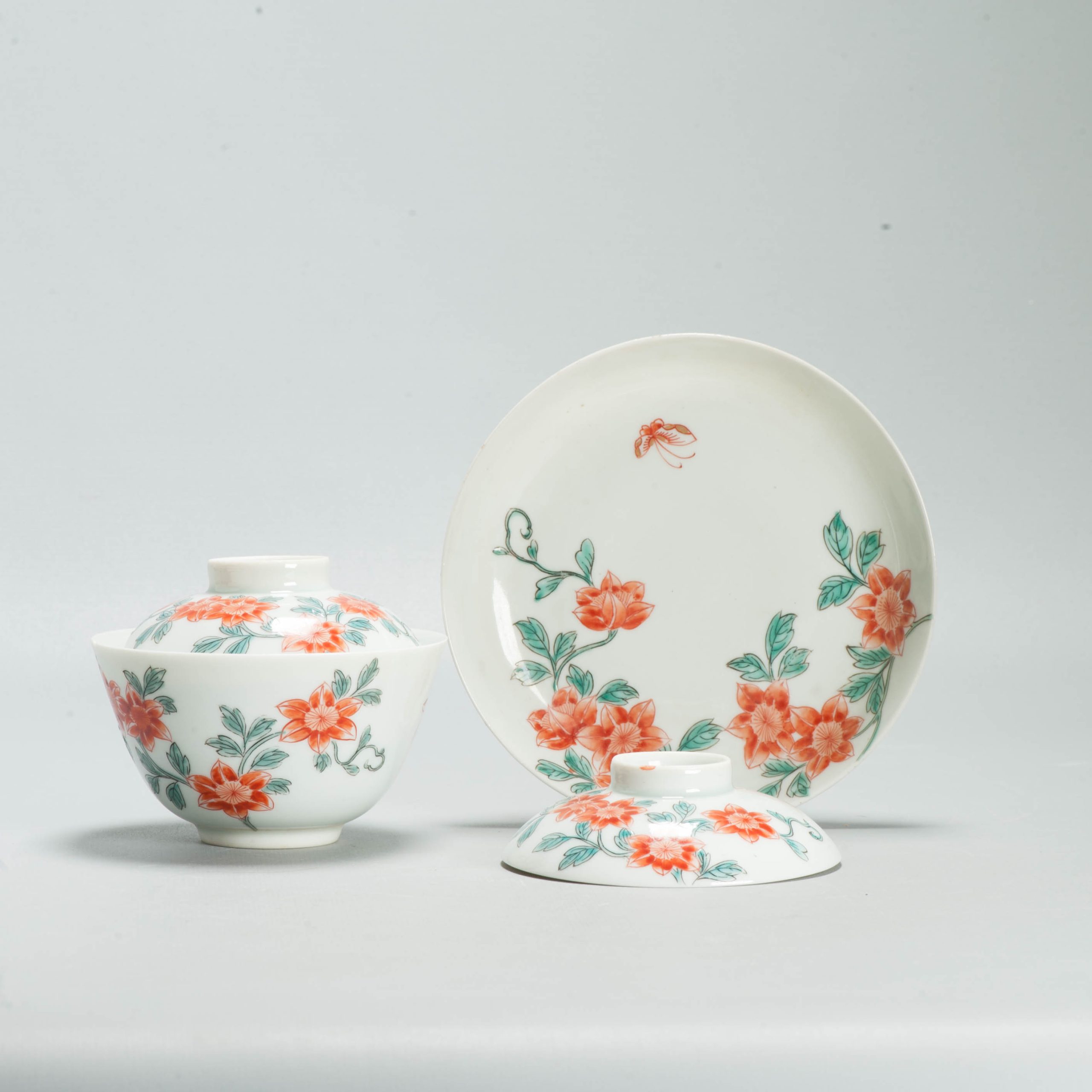 Antique Chinese Porcelain Gaiwan Tea Bowl Famille Verte Flowers Butterflies - Image 3