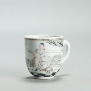 Antique 1730-50 Chinese Porcelain Coffee Cup Encre de Chine Figural Scene