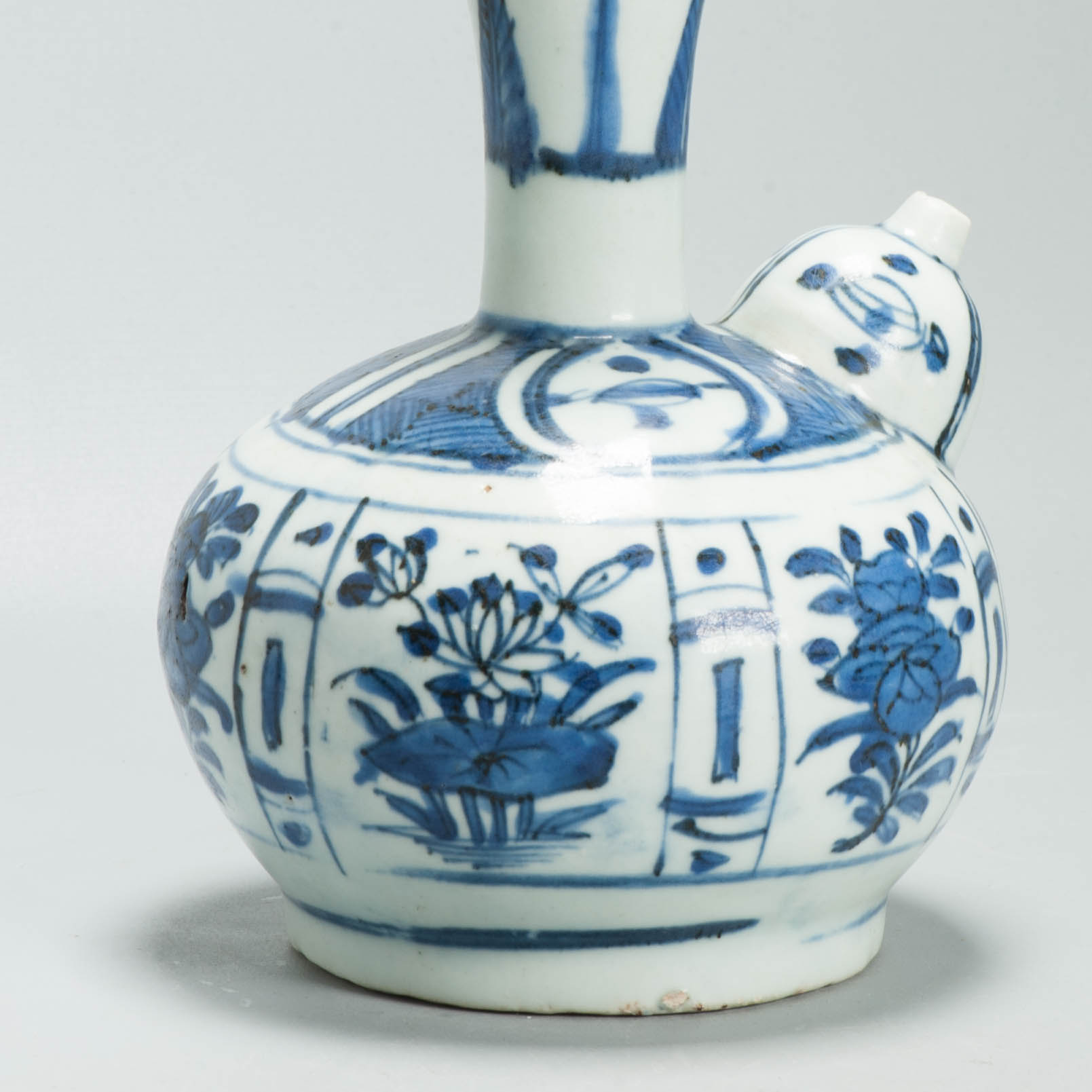 Antique Chinese Porcelain Large Kraak Ghendi porcelain Blue and White - Image 3