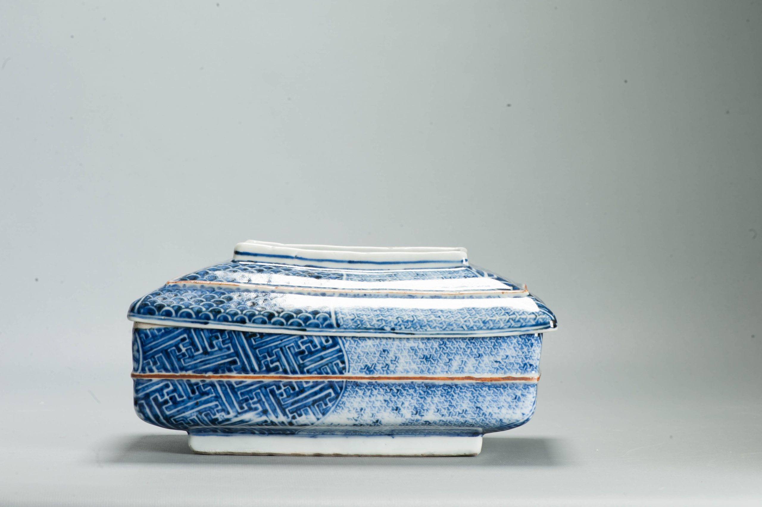 Antique Edo Japanese Arita Blue White Shonzui Lidded Box Covered - Image 8