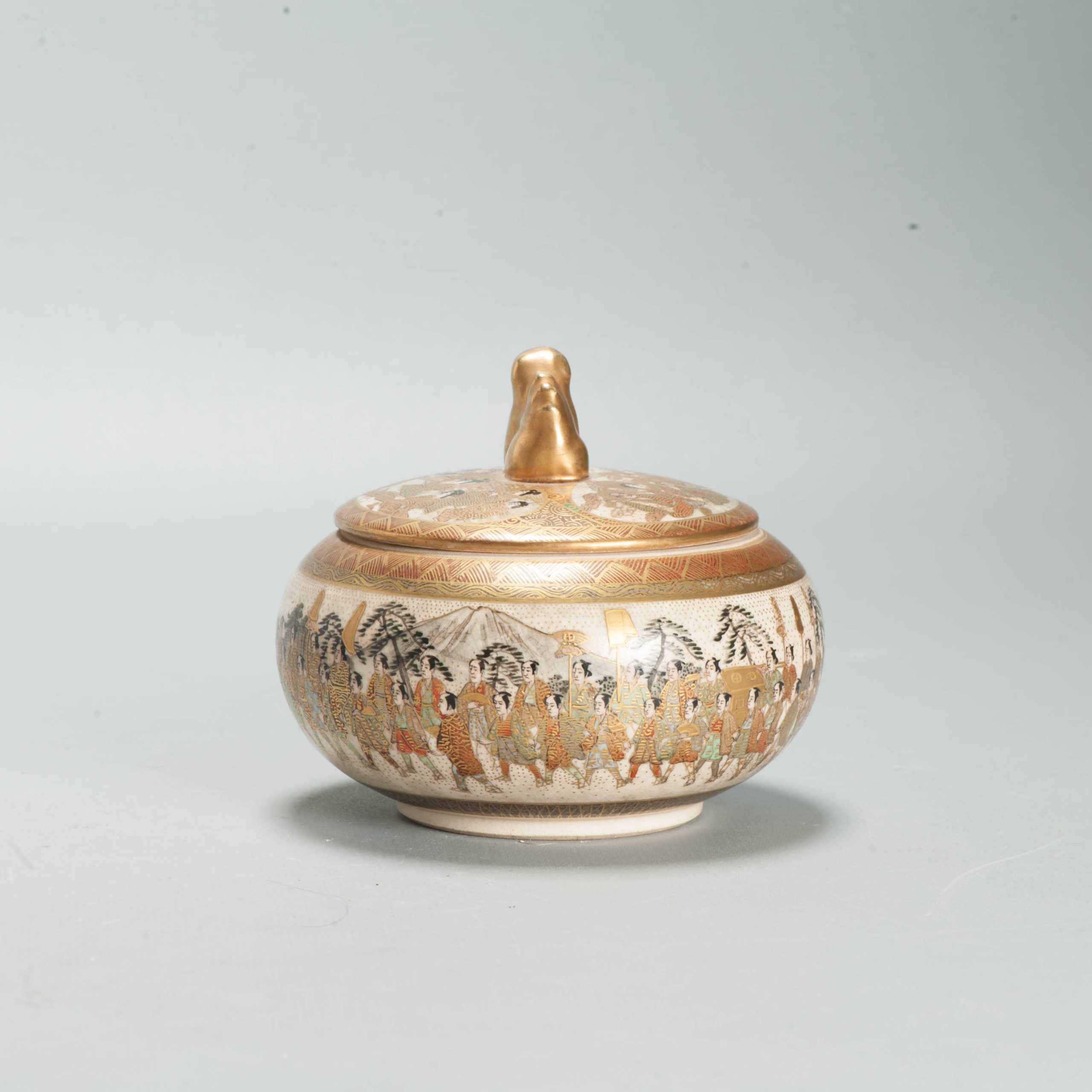 Antique Japanese Satsuma Lidded Jar 19th Century Gilt Procession Signed - Image 5