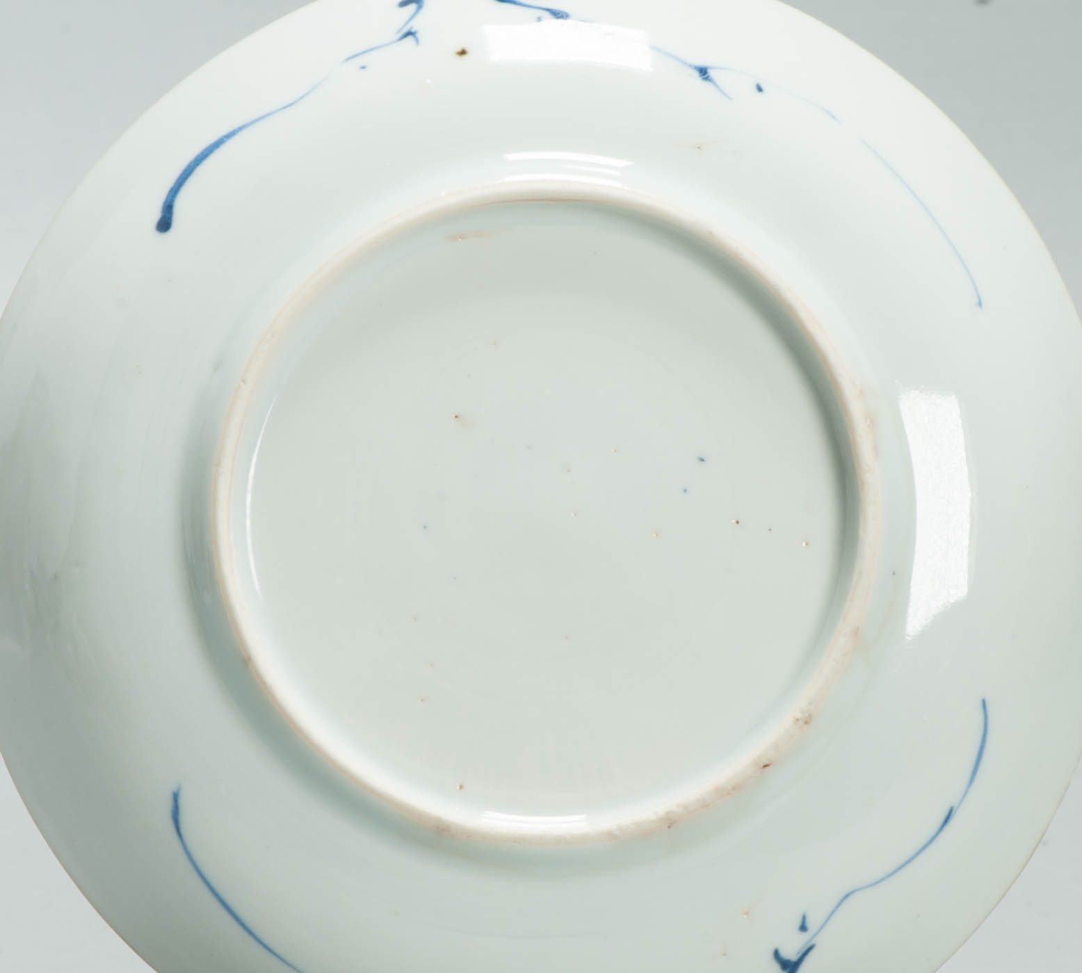 13.7CM Antique Chinese Kangxi Blue & White Porcelain Dish Floral Brown Rim - Image 3
