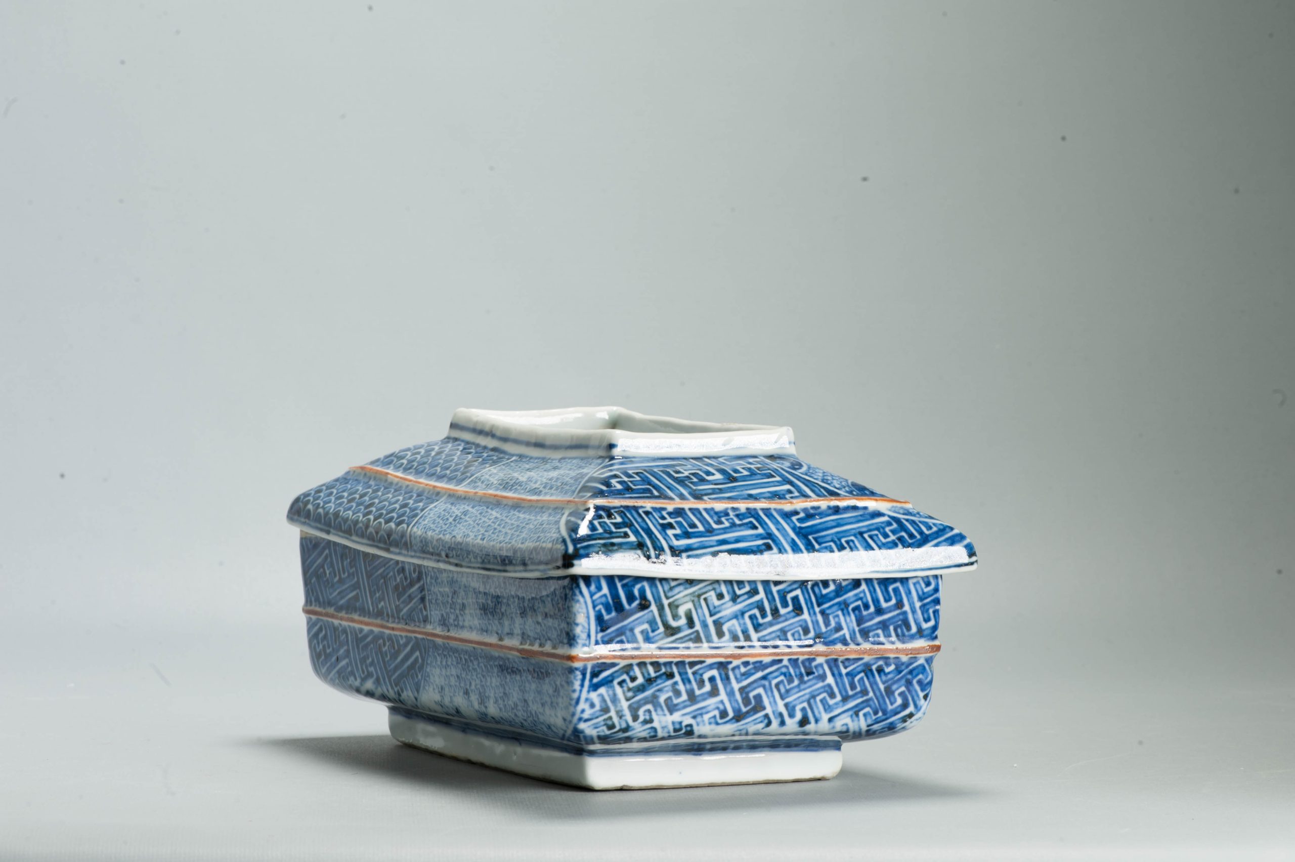 Antique Edo Japanese Arita Blue White Shonzui Lidded Box Covered