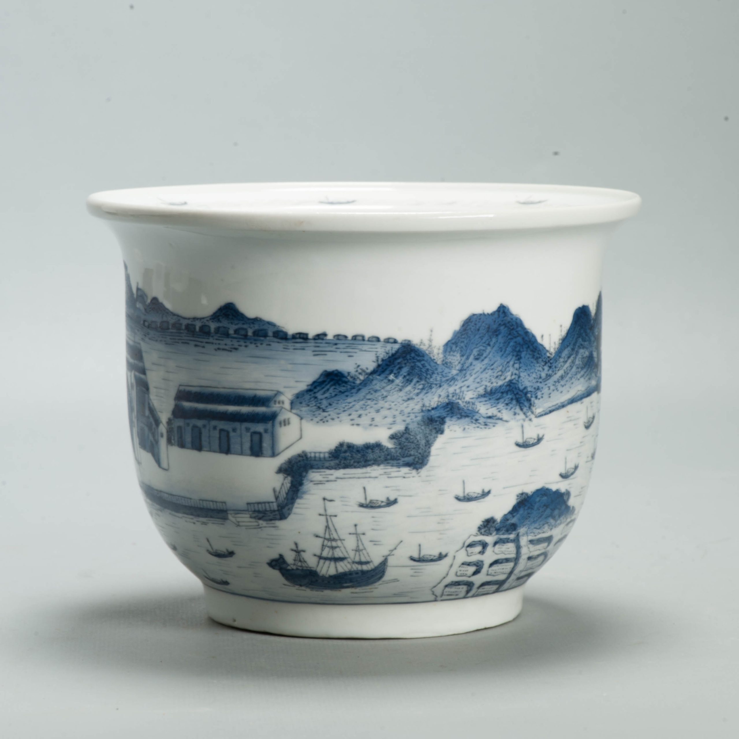 Hongs of Canton Chinese Blue and White 20th century JArdiniere. Classic scene