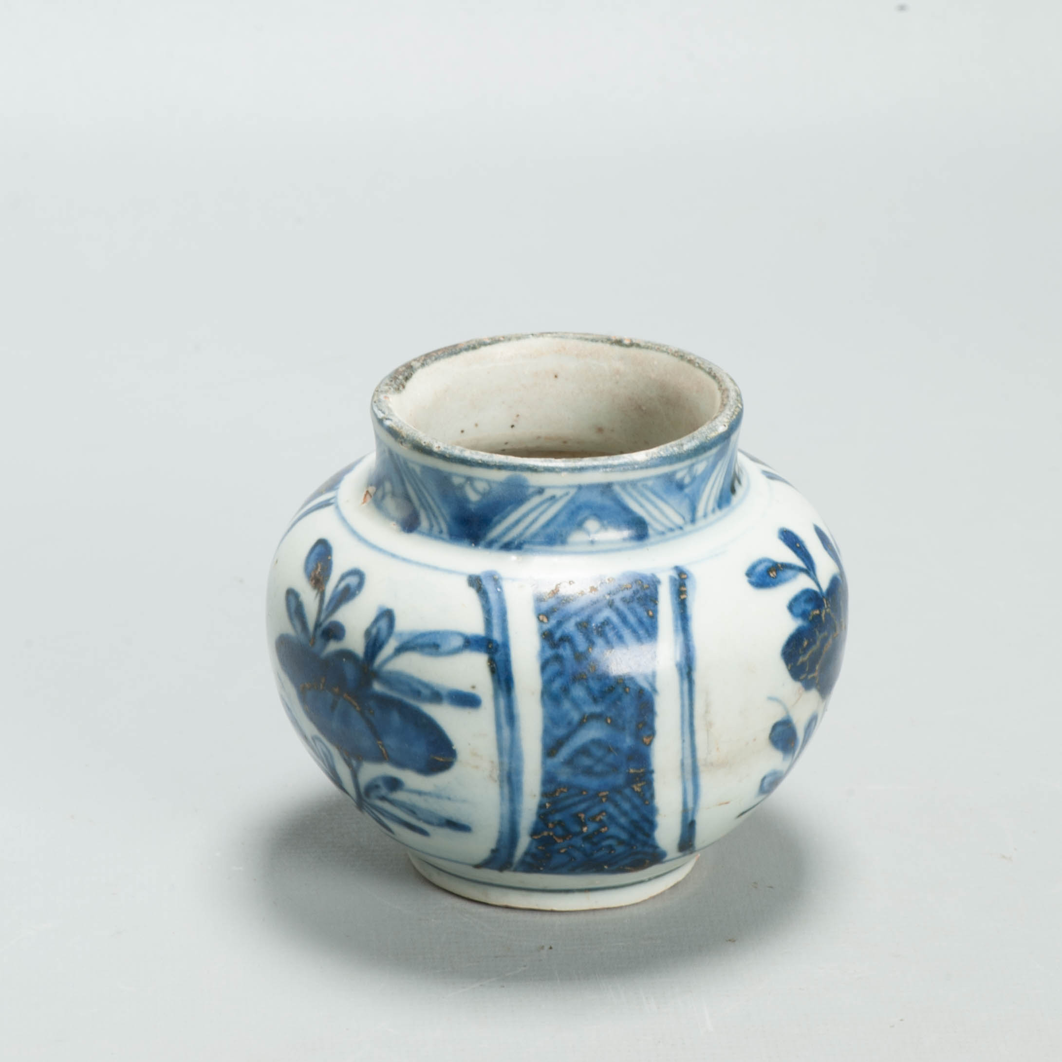 Antique Chinese Ming Kraak Blue White Porcelain Floral Jar Wanli Era c.1600–1640