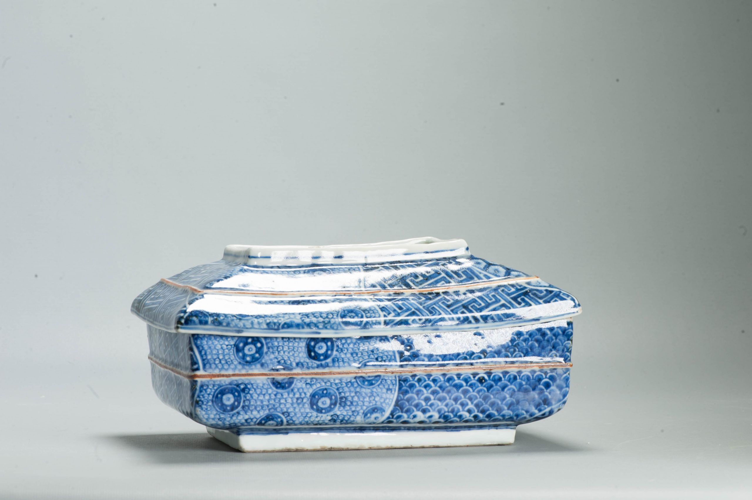 Antique Edo Japanese Arita Blue White Shonzui Lidded Box Covered - Image 4