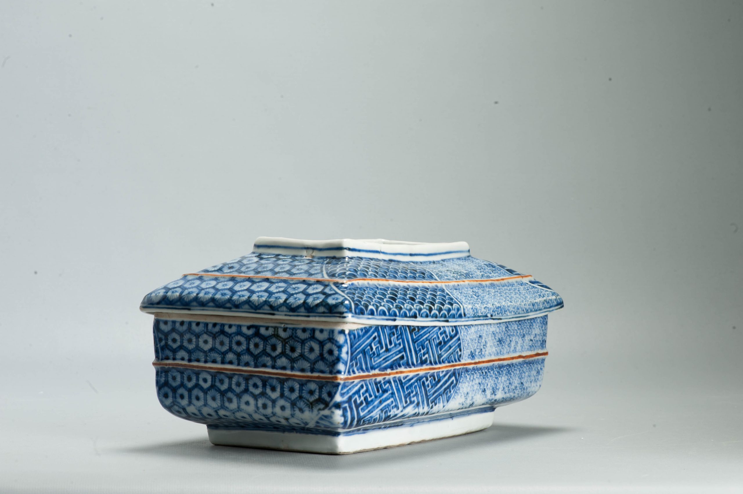 Antique Edo Japanese Arita Blue White Shonzui Lidded Box Covered - Image 10