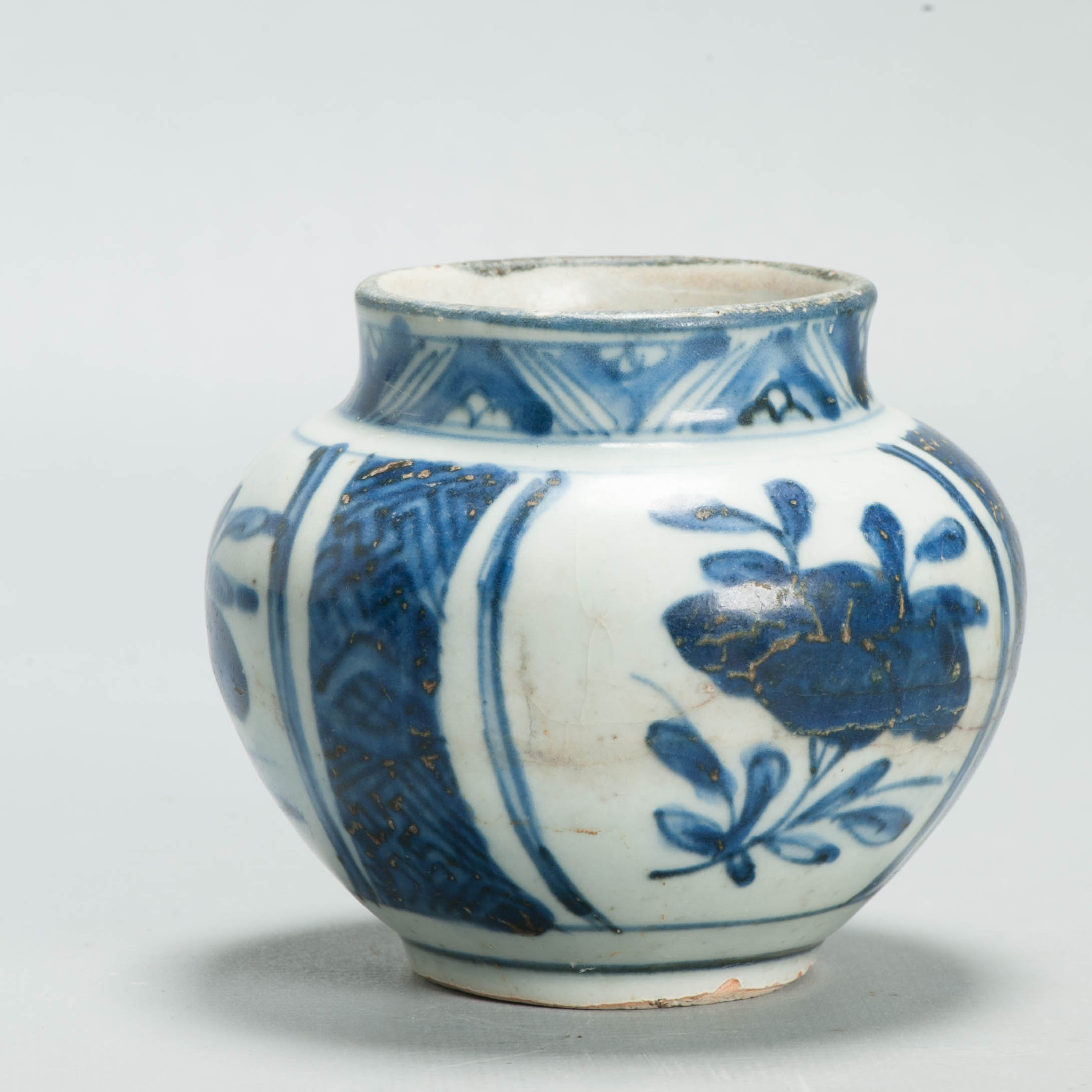 Antique Chinese Ming Kraak Blue White Porcelain Floral Jar Wanli Era c.1600–1640