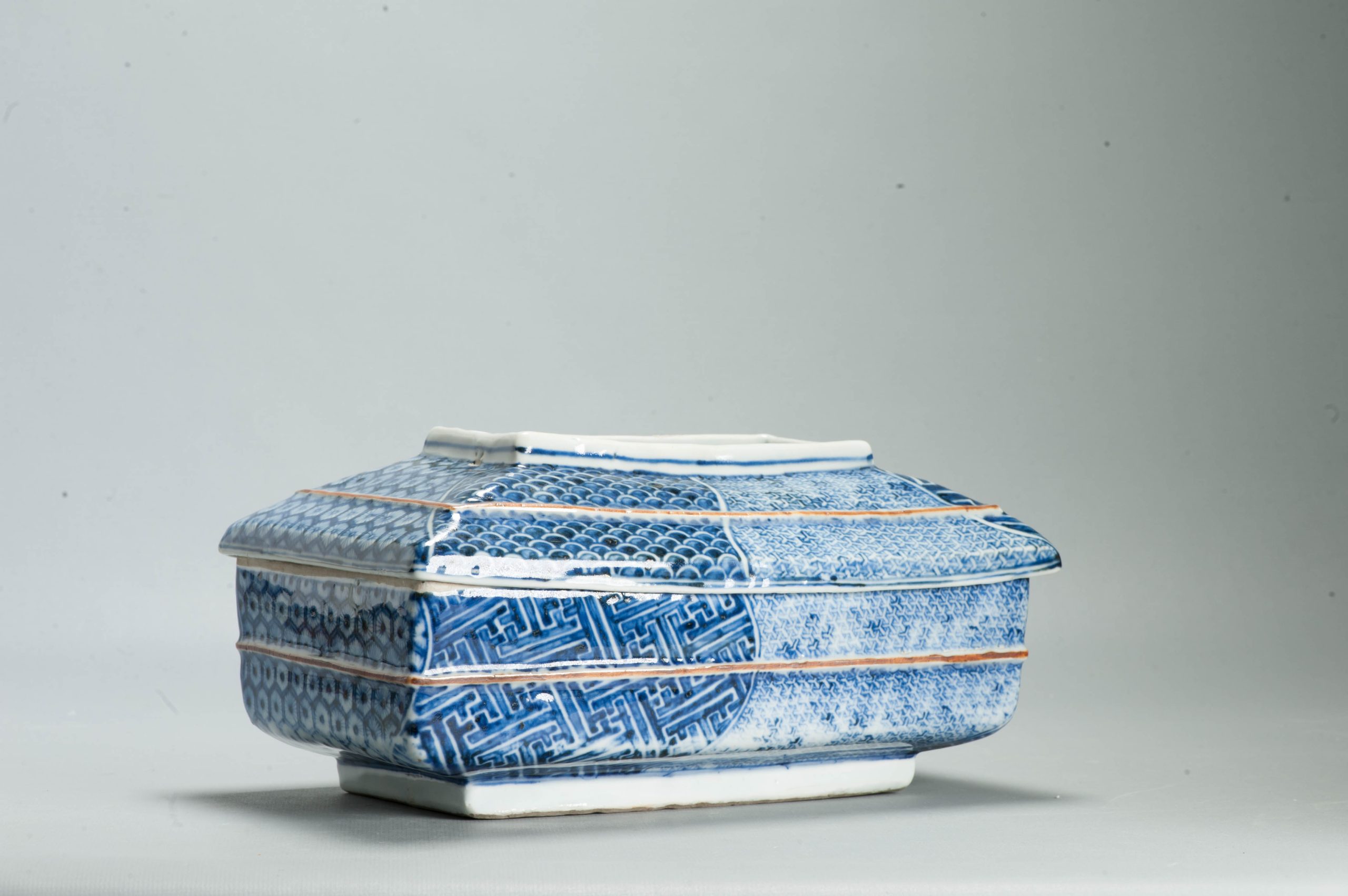 Antique Edo Japanese Arita Blue White Shonzui Lidded Box Covered - Image 9