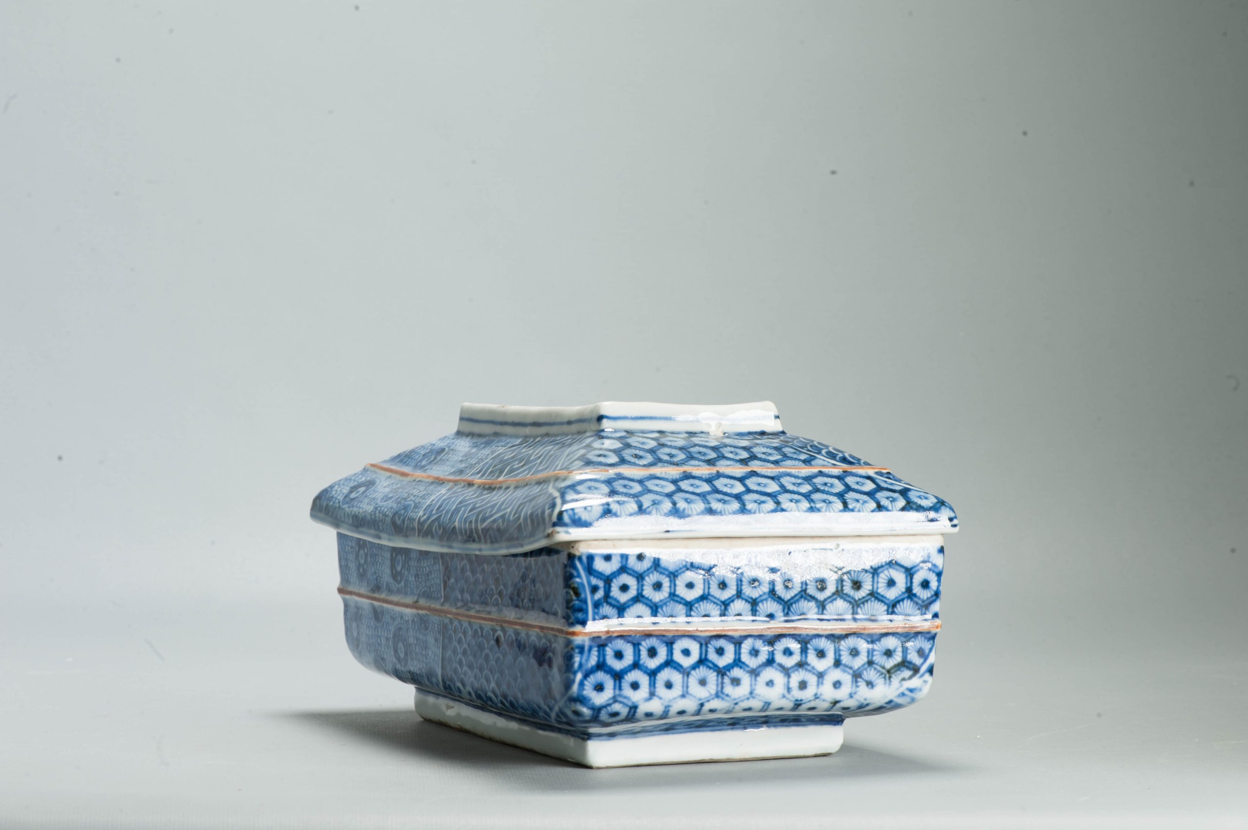 Antique Edo Japanese Arita Blue White Shonzui Lidded Box Covered - Image 12