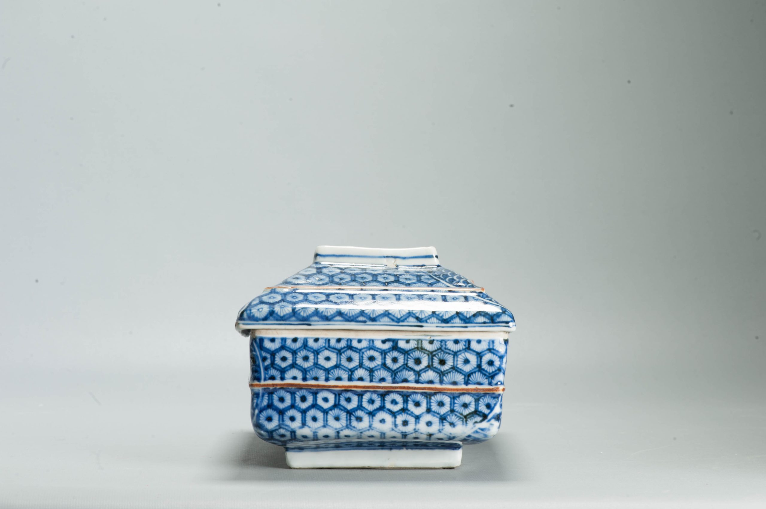Antique Edo Japanese Arita Blue White Shonzui Lidded Box Covered - Image 11