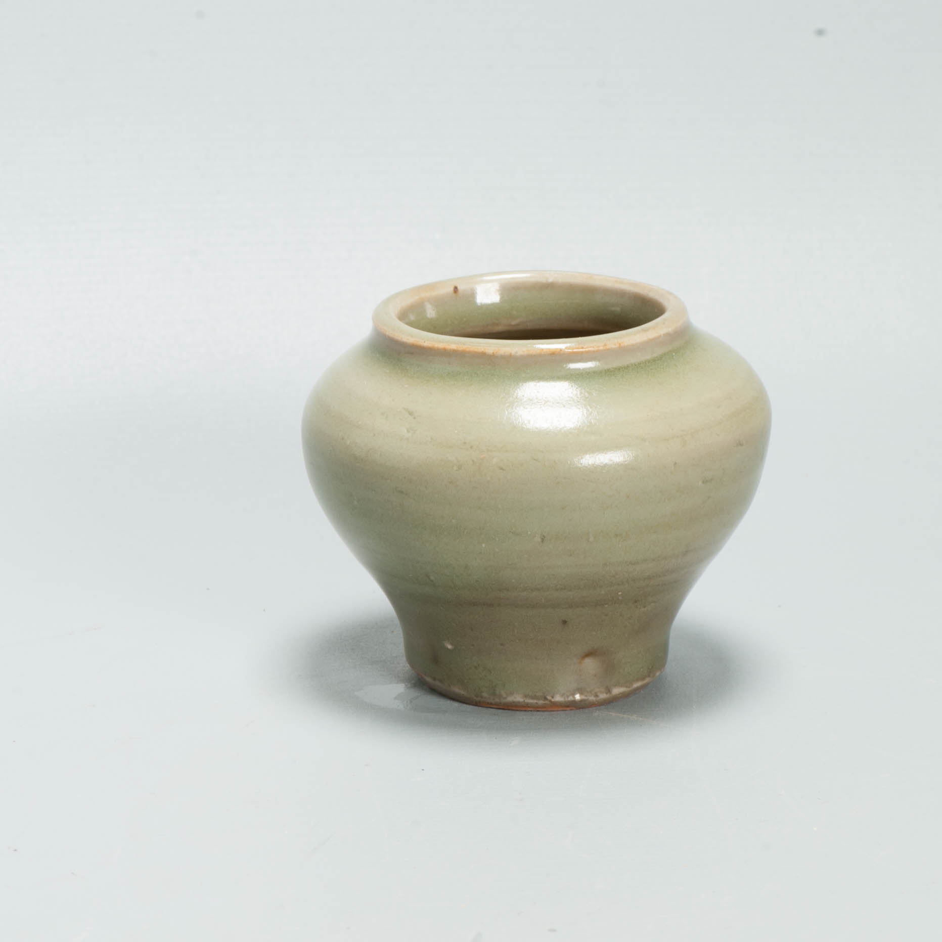 Antique Chinese Ming period Celadon Longquan baluster-shaped jarlet - Image 3
