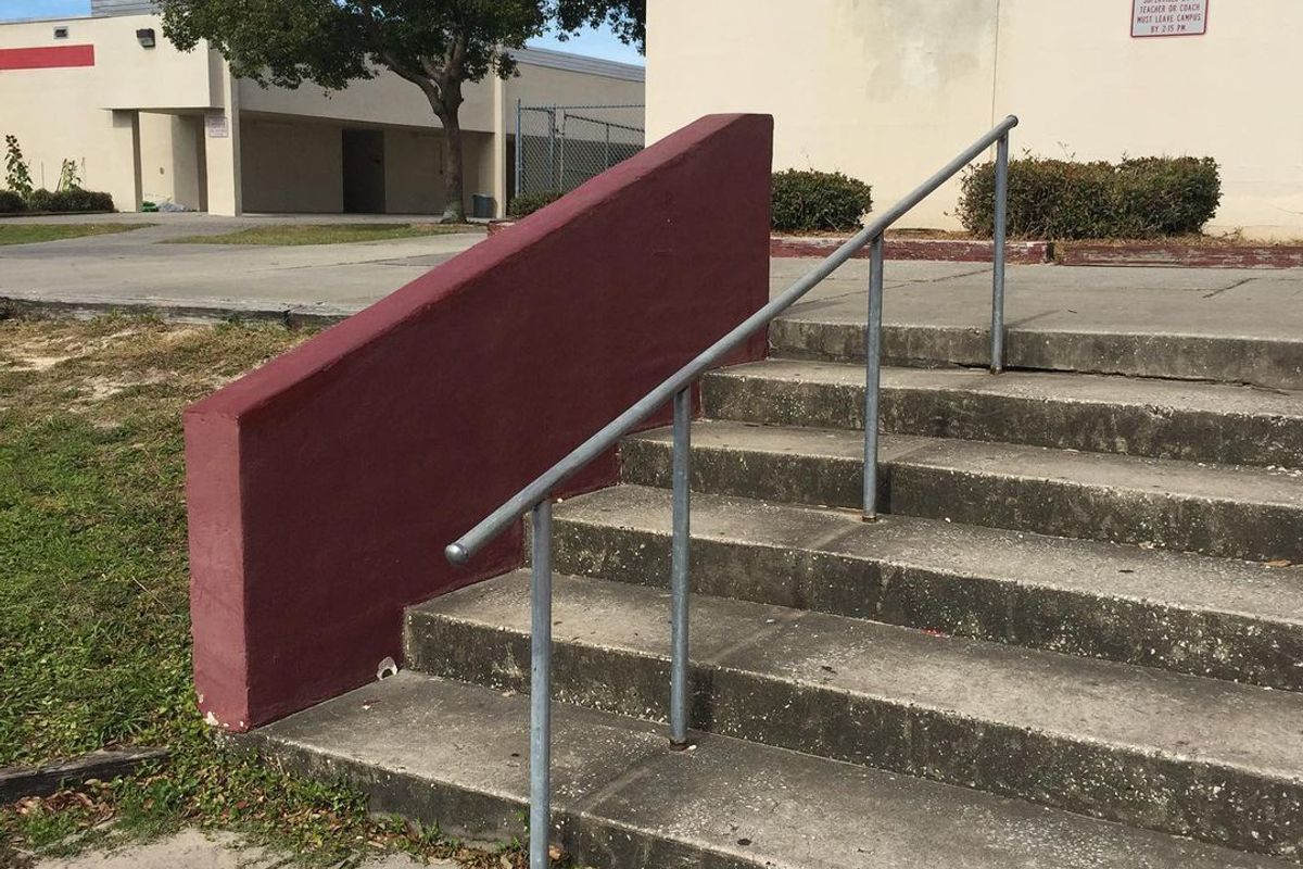 Image for skate spot Hudson High School 6 Stair Rail / Hubba