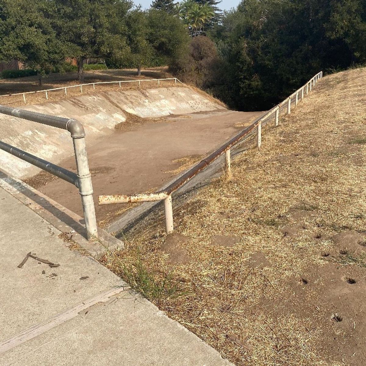 Image for skate spot Queen Ann Ln - Flat Rail To Ditch