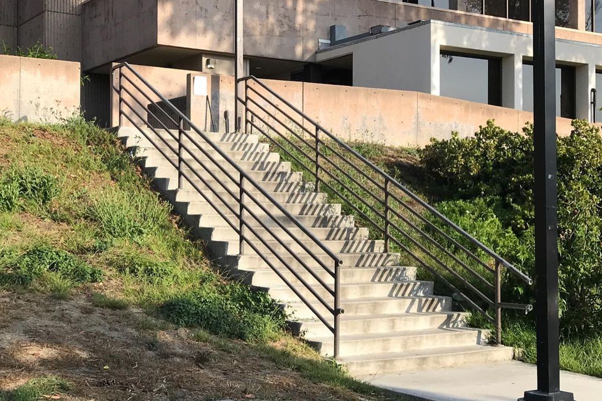 Image for skate spot Saddleback College 18 Stair Rail