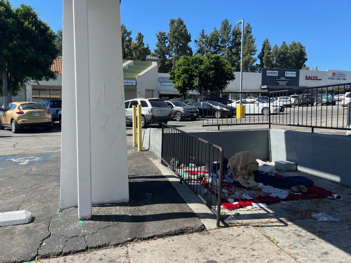 Image for skate spot N Vermont Ave ATM - Bump To Out Rail