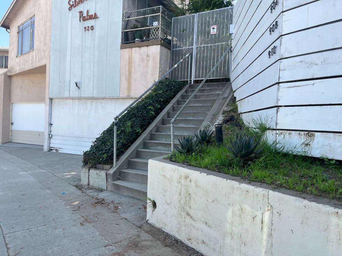 Image for skate spot Silver Lake Blvd - 14 Stair Rail