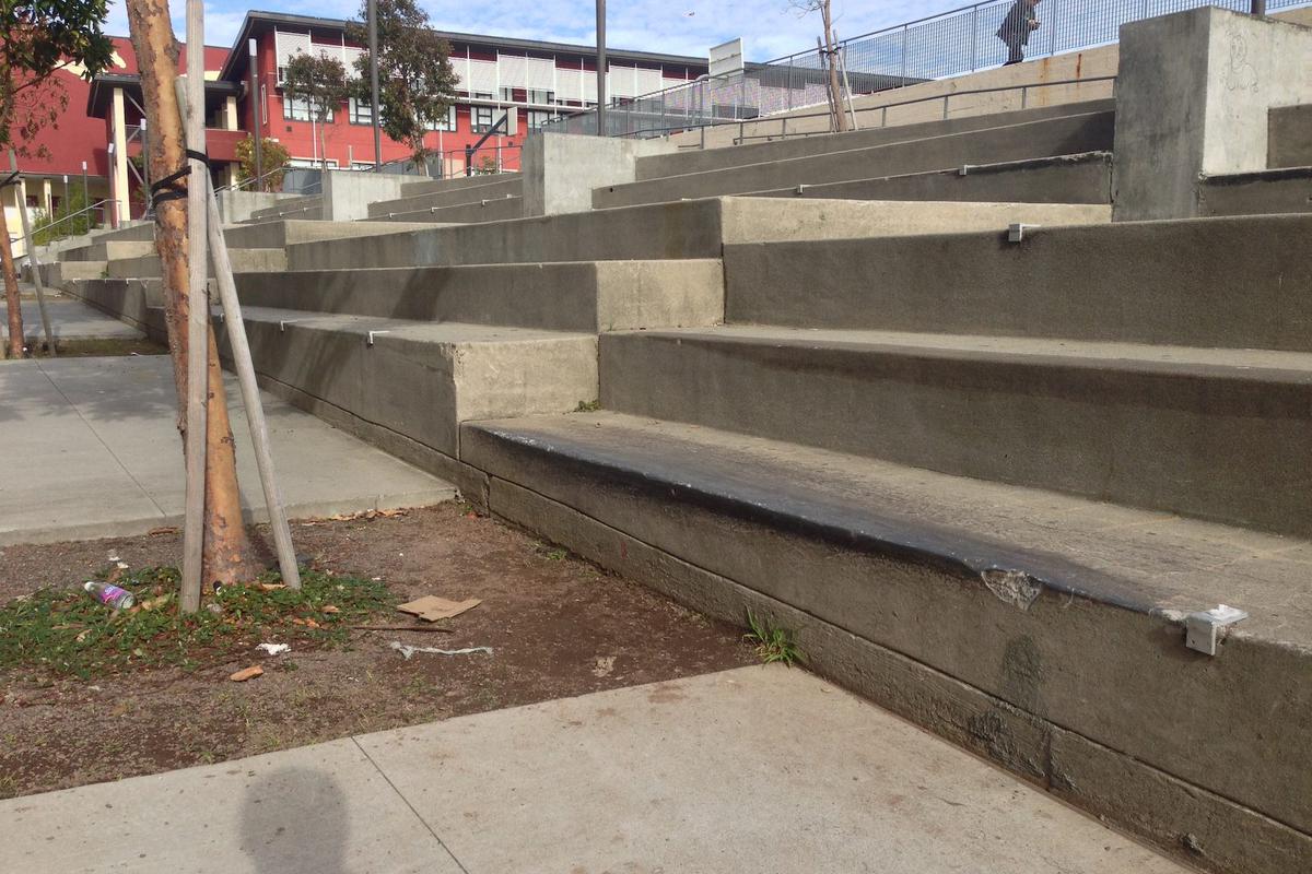 Image for skate spot Lincoln High School Planter Ledge