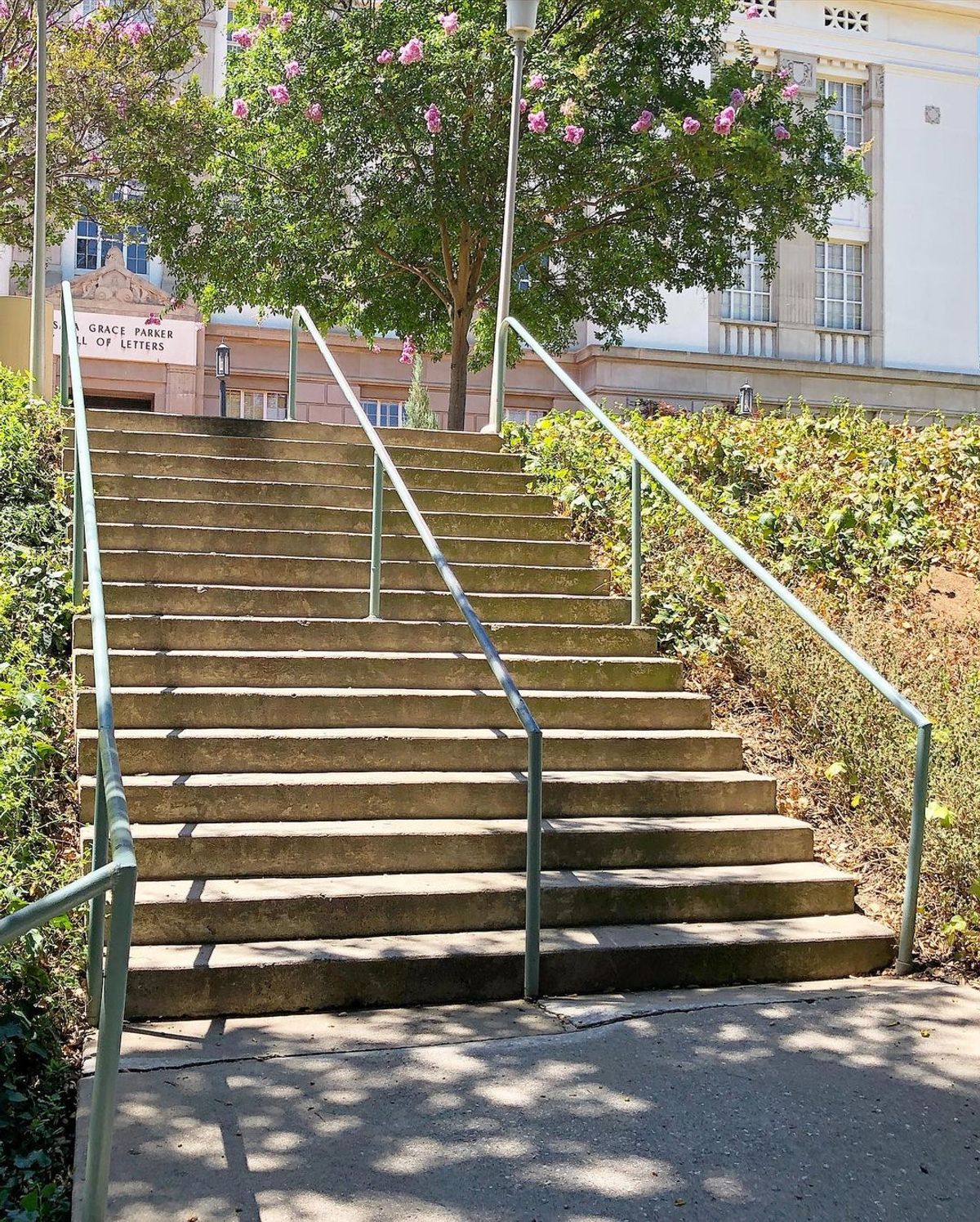 Hollywood Highschool - 16 Stair Skate Spot