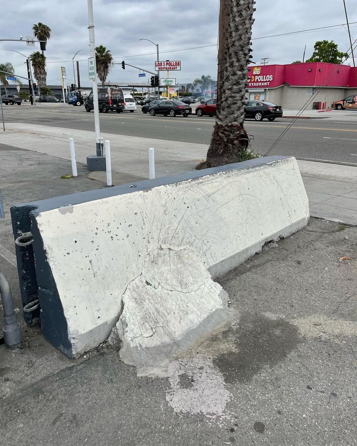 Image for skate spot Paramount Blvd - Barrier DIY Bank Ledge