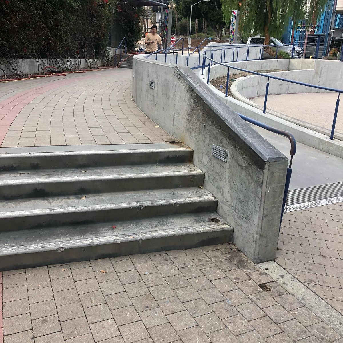 Image for skate spot Old Plaza Church - 4 Stair Hubba