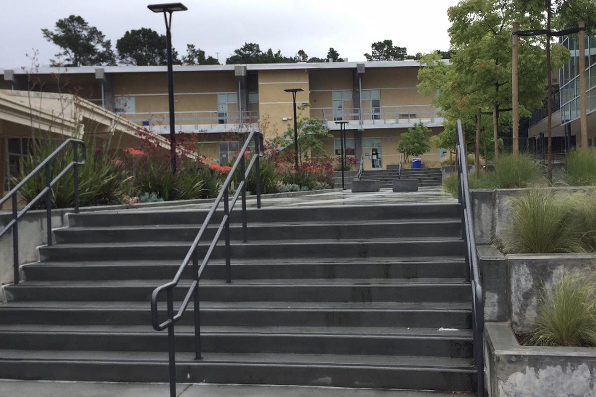 Image for skate spot Carlmont 8 Stair
