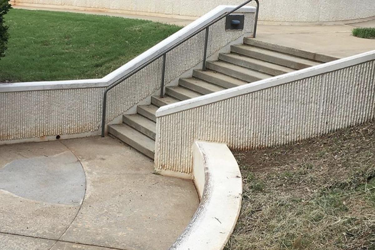 Image for skate spot 11 Stair / Gap Over Hubba