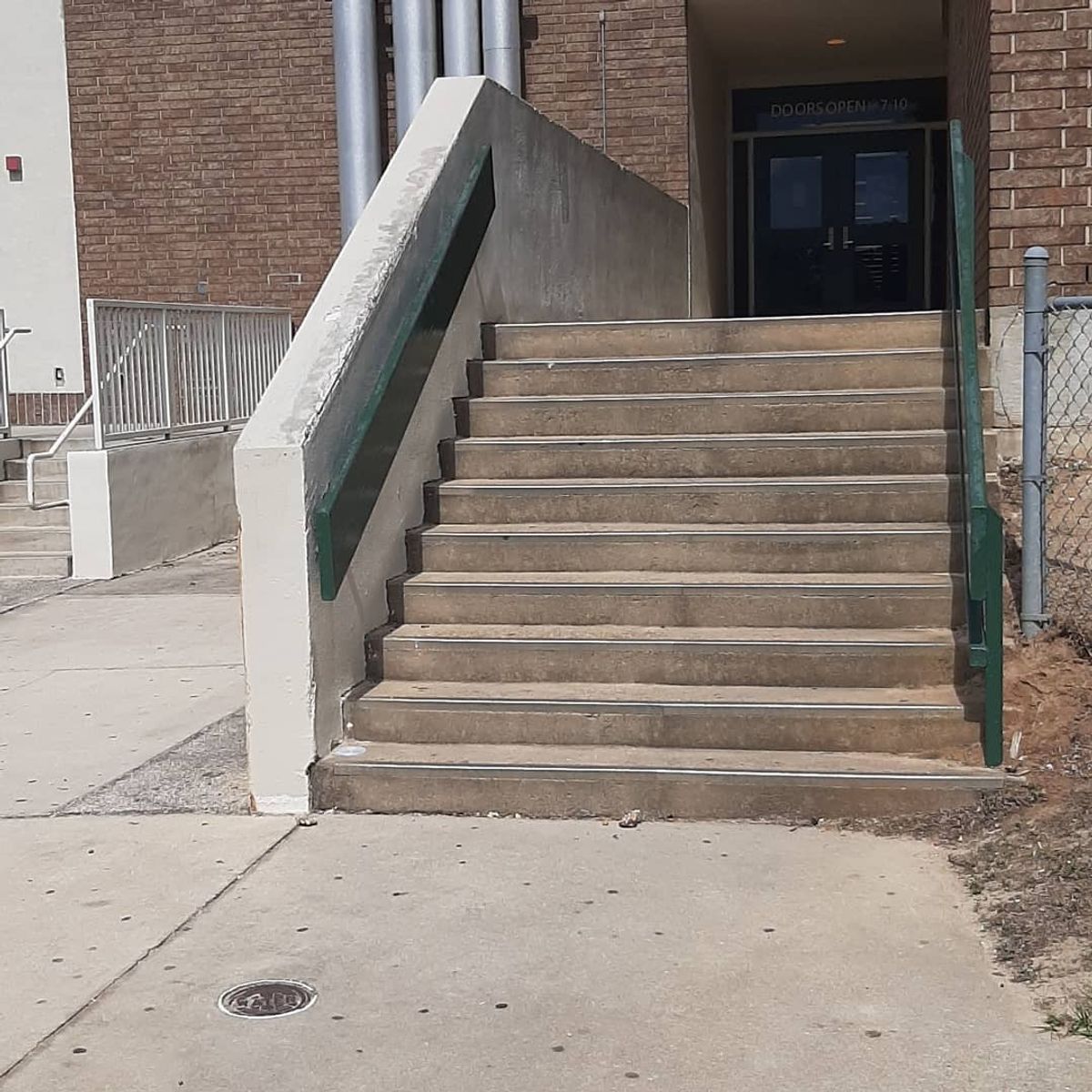 Image for skate spot Lincoln High School - 10 Stair Hubba