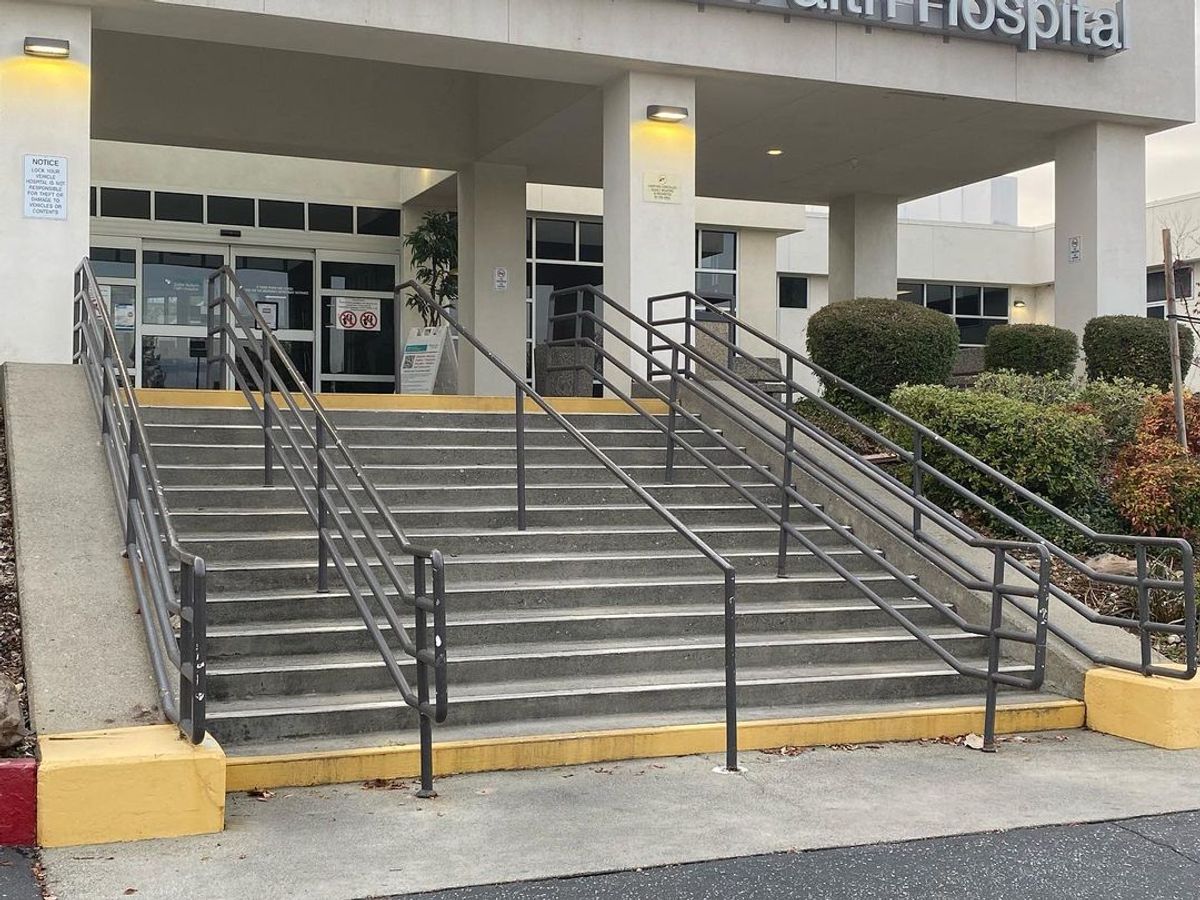 Image for skate spot Sutter Auburn Faith Hospital - 14 Stair Rail