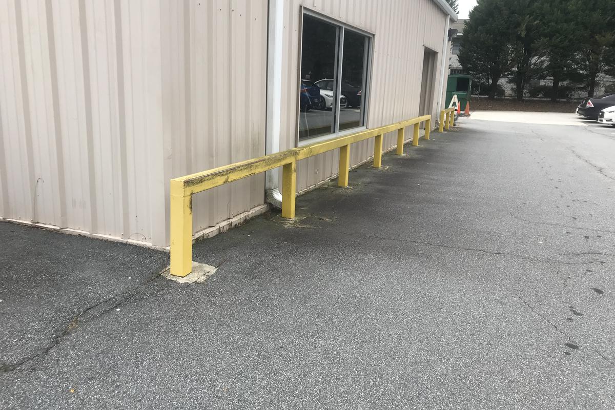 Image for skate spot Chattahoochee Tech Yellow Flat Bars