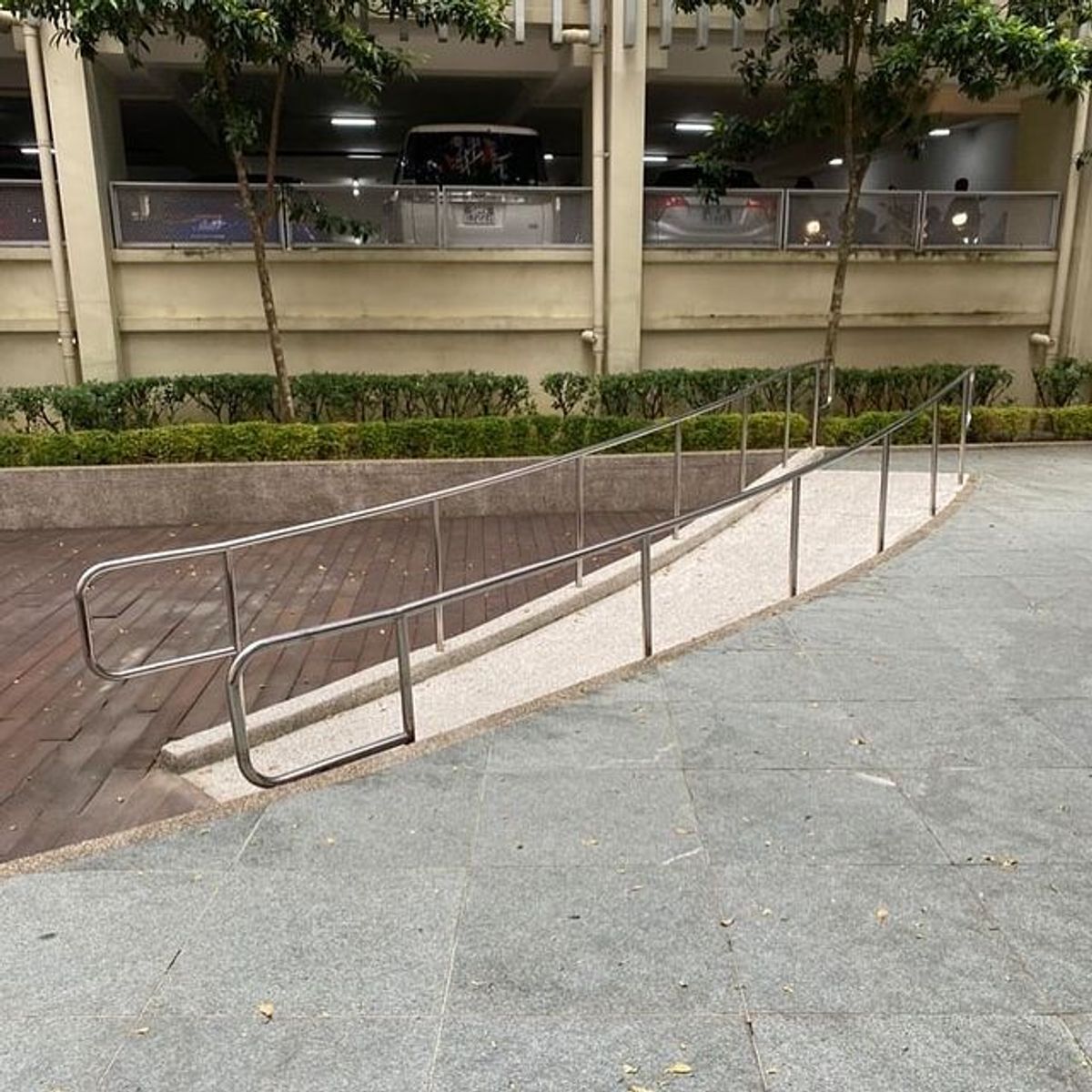 Image for skate spot Sunshine Court Handicap Rail