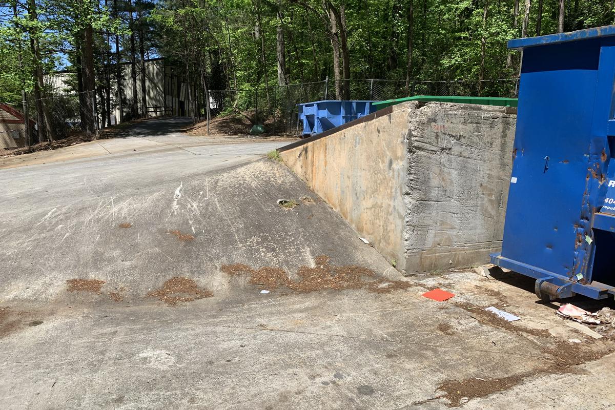 Image for skate spot Emory Up Ledge Into Bank